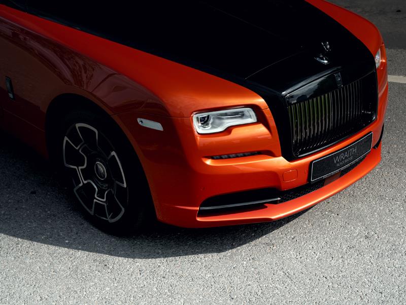 Rolls-Royce Wraith Black Badge - Специальная серия «Black & Bright»  <br>Bespoke Exterior Colour Orange Metallic 