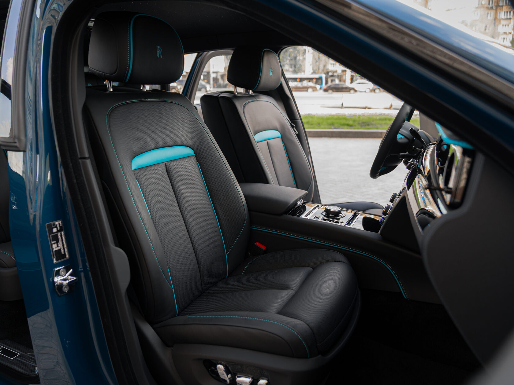 Rolls-Royce Ghost Black Badge Series II  <br>Mustique Blue 