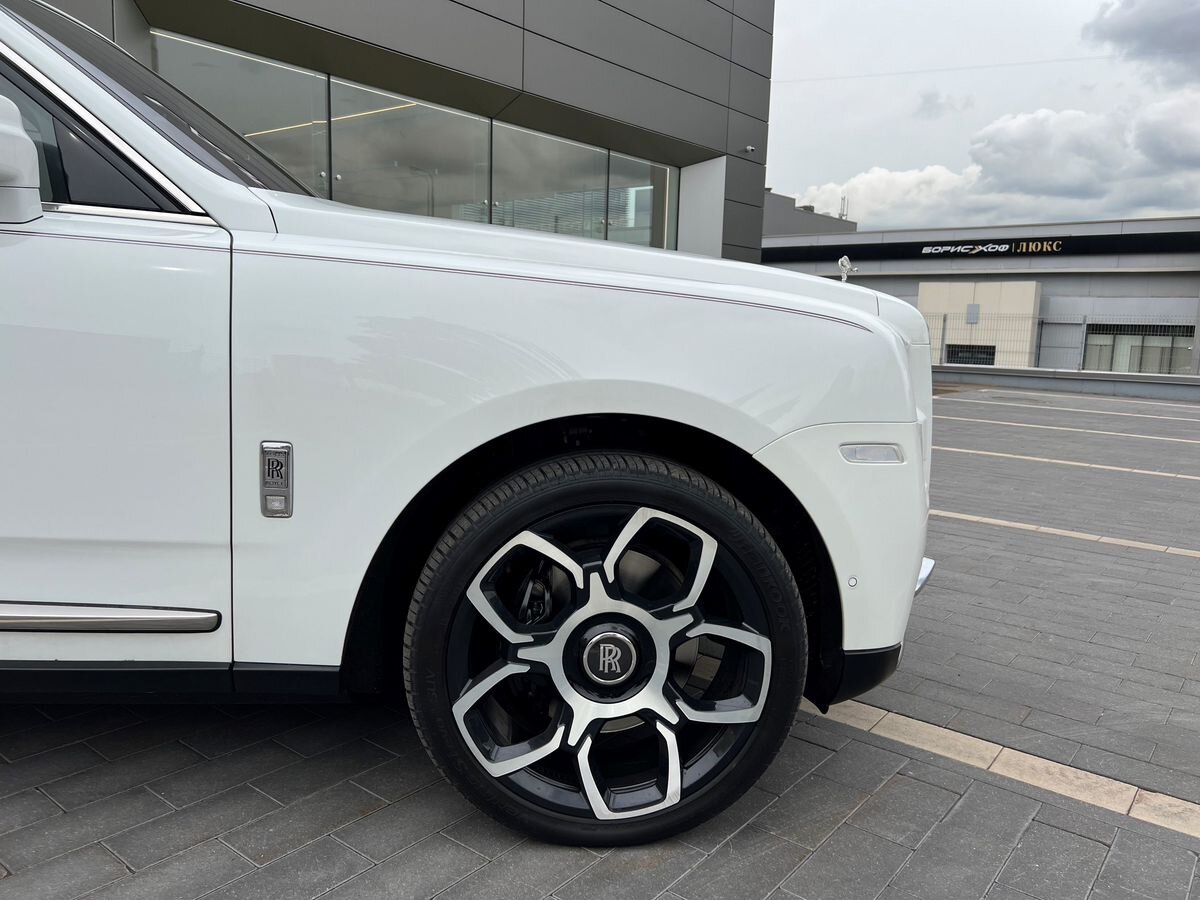 Rolls-Royce Cullinan  <br>Белый