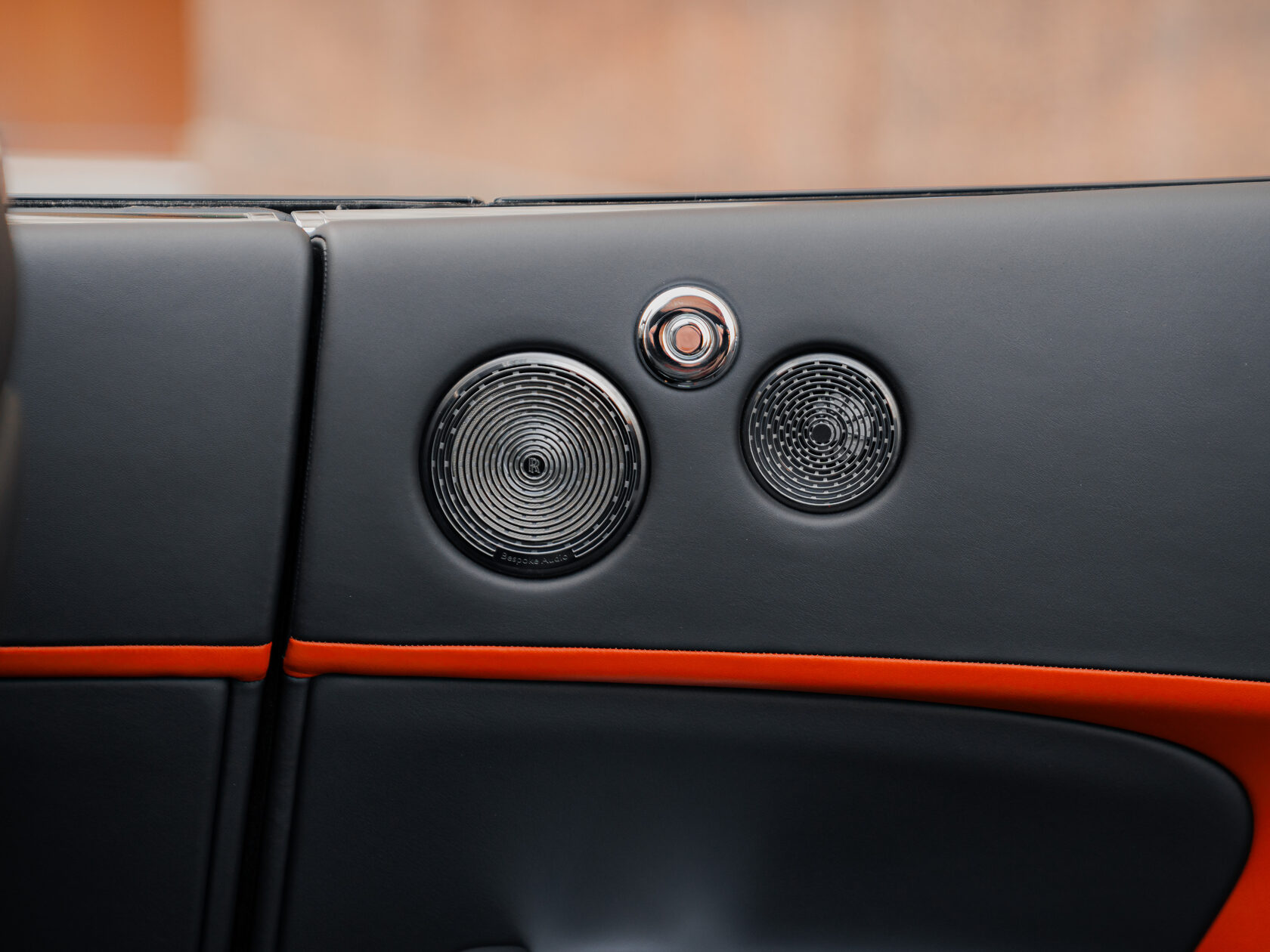 Rolls-Royce Black Badge Adamas  <br>Чёрный/Красный