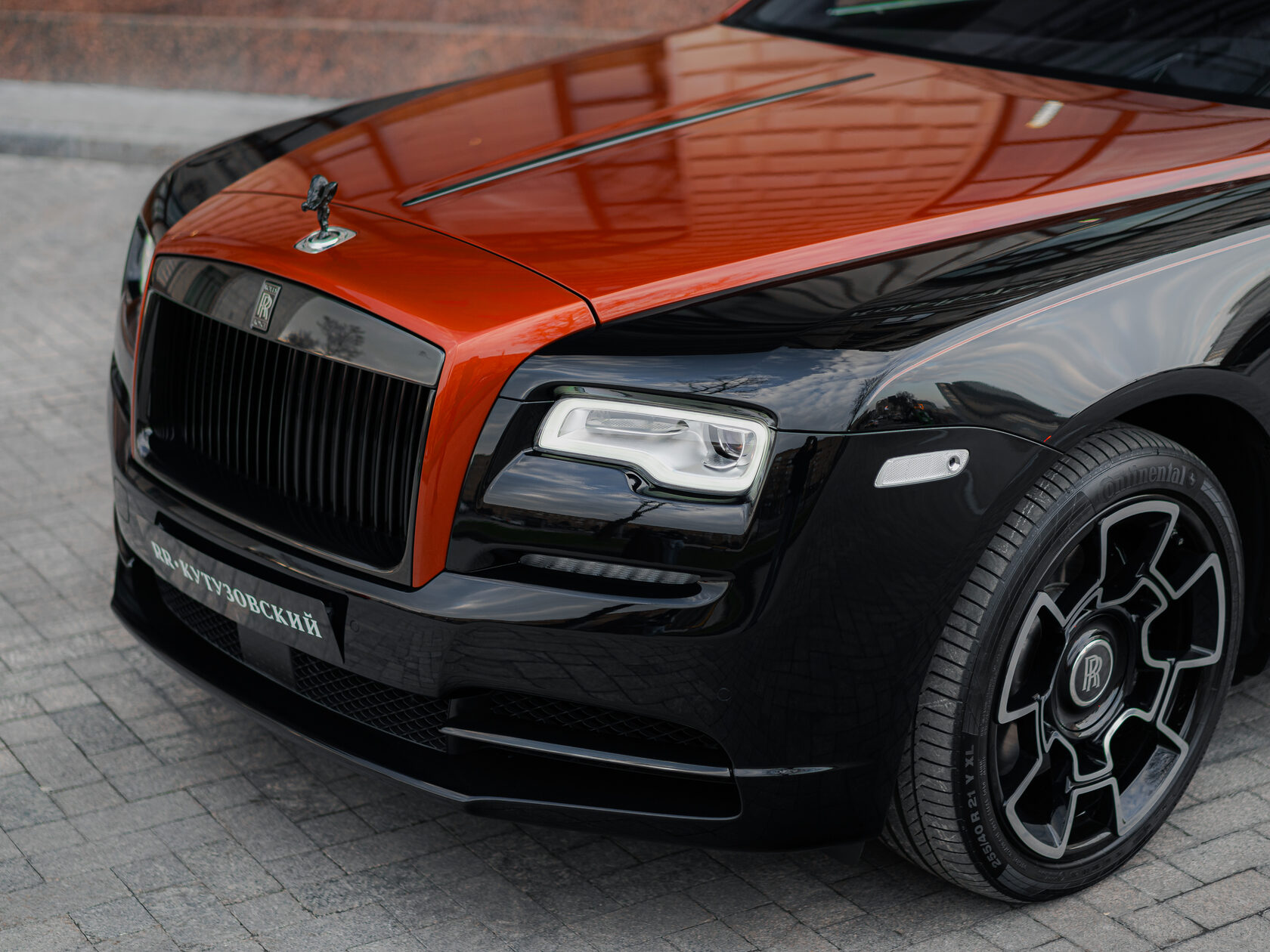 Rolls-Royce Black Badge Adamas  <br>Чёрный/Красный