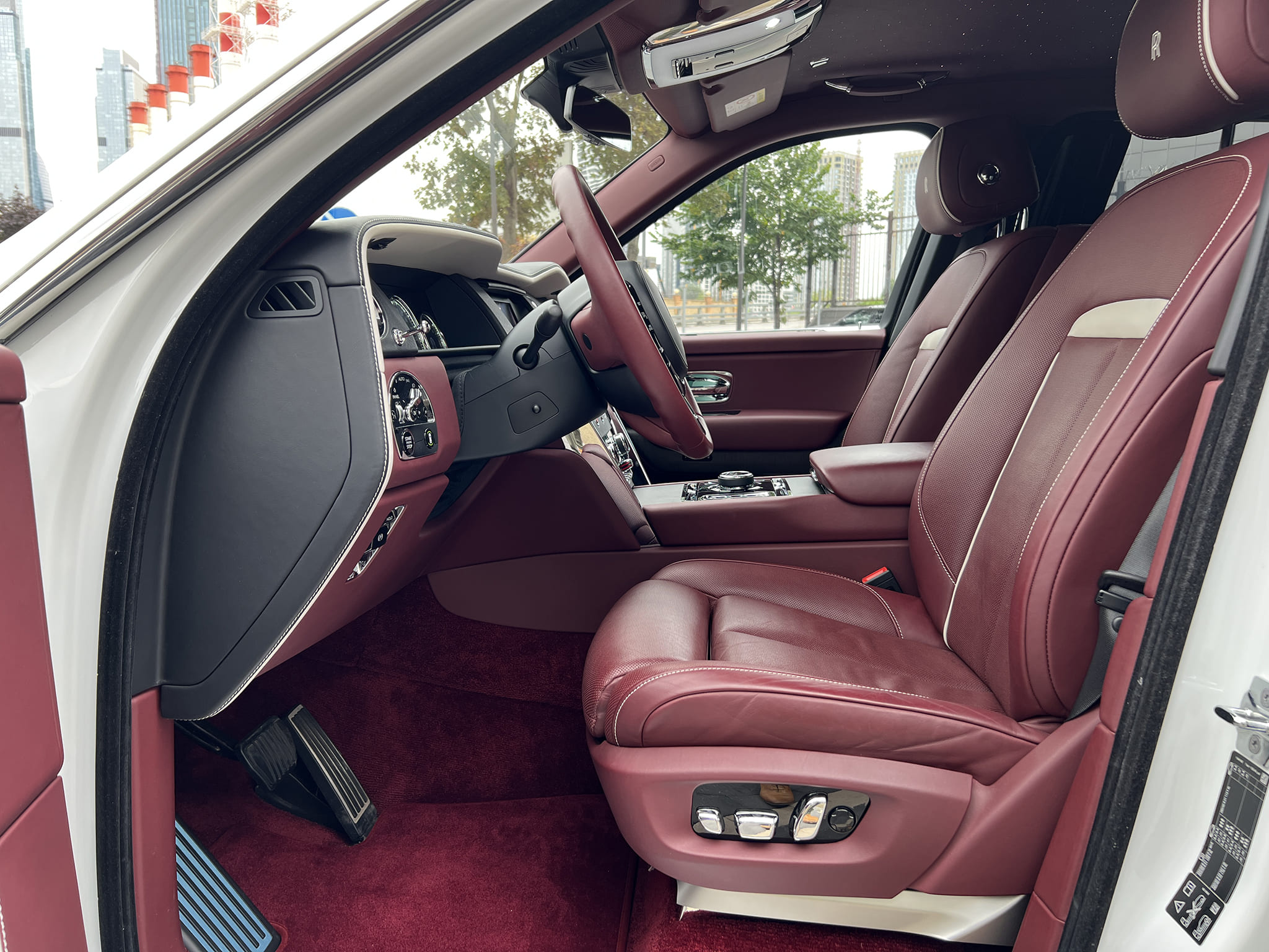Rolls-Royce Cullinan 2019 год <br>Arctic White / Белый металлик