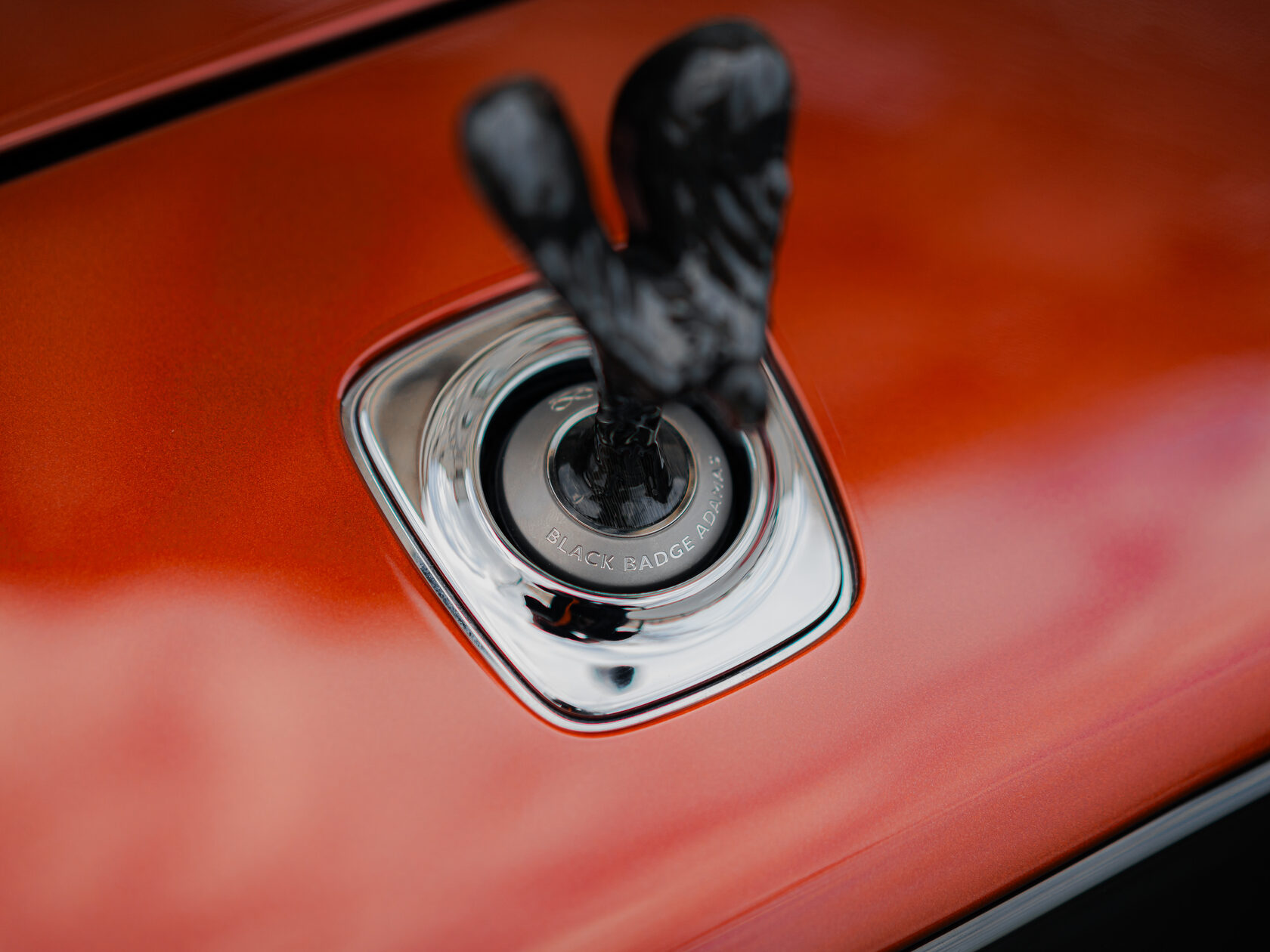 Rolls-Royce Black Badge Adamas  <br>Чёрный/Красный