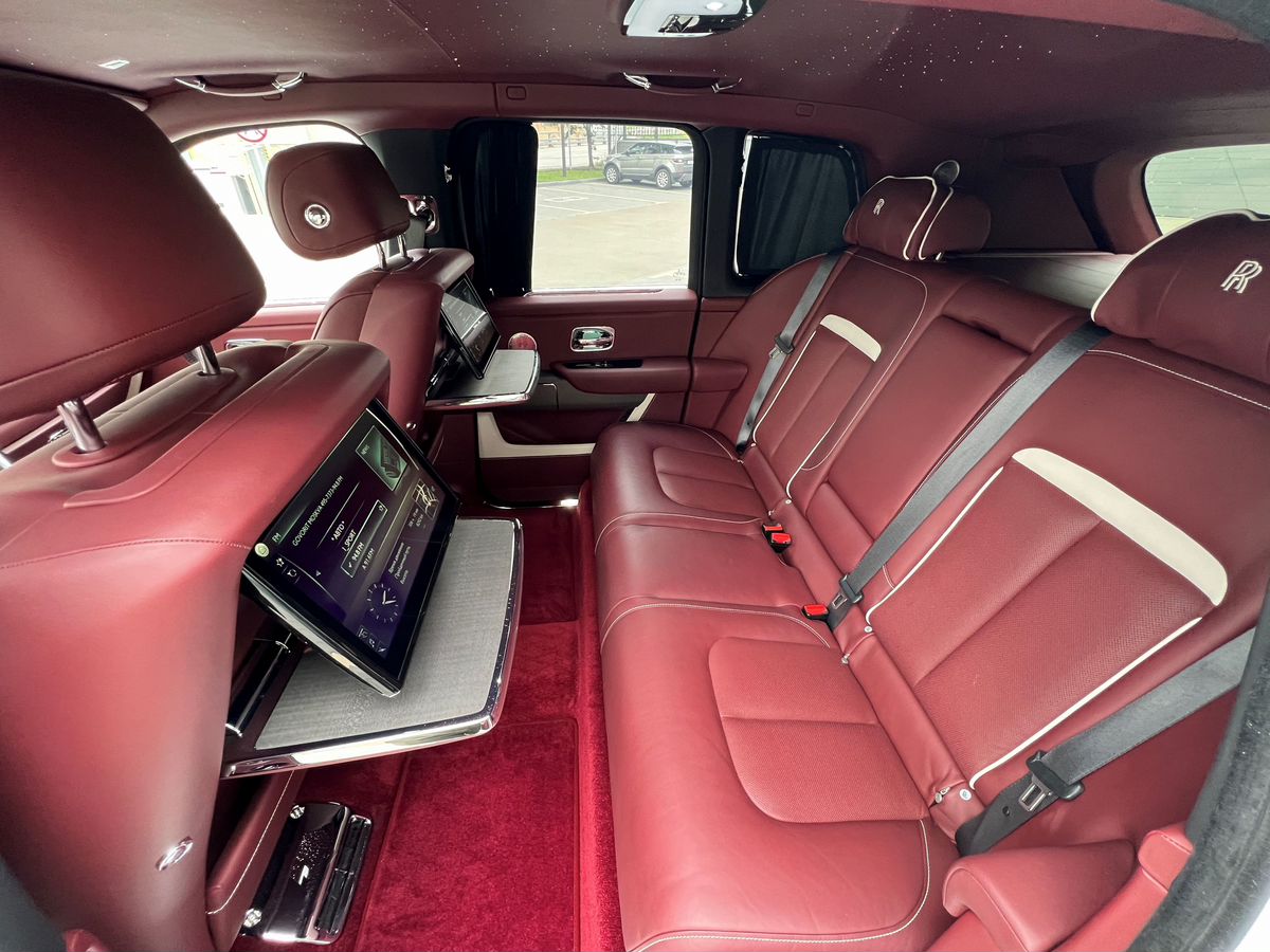 Rolls-Royce Cullinan  <br>Белый
