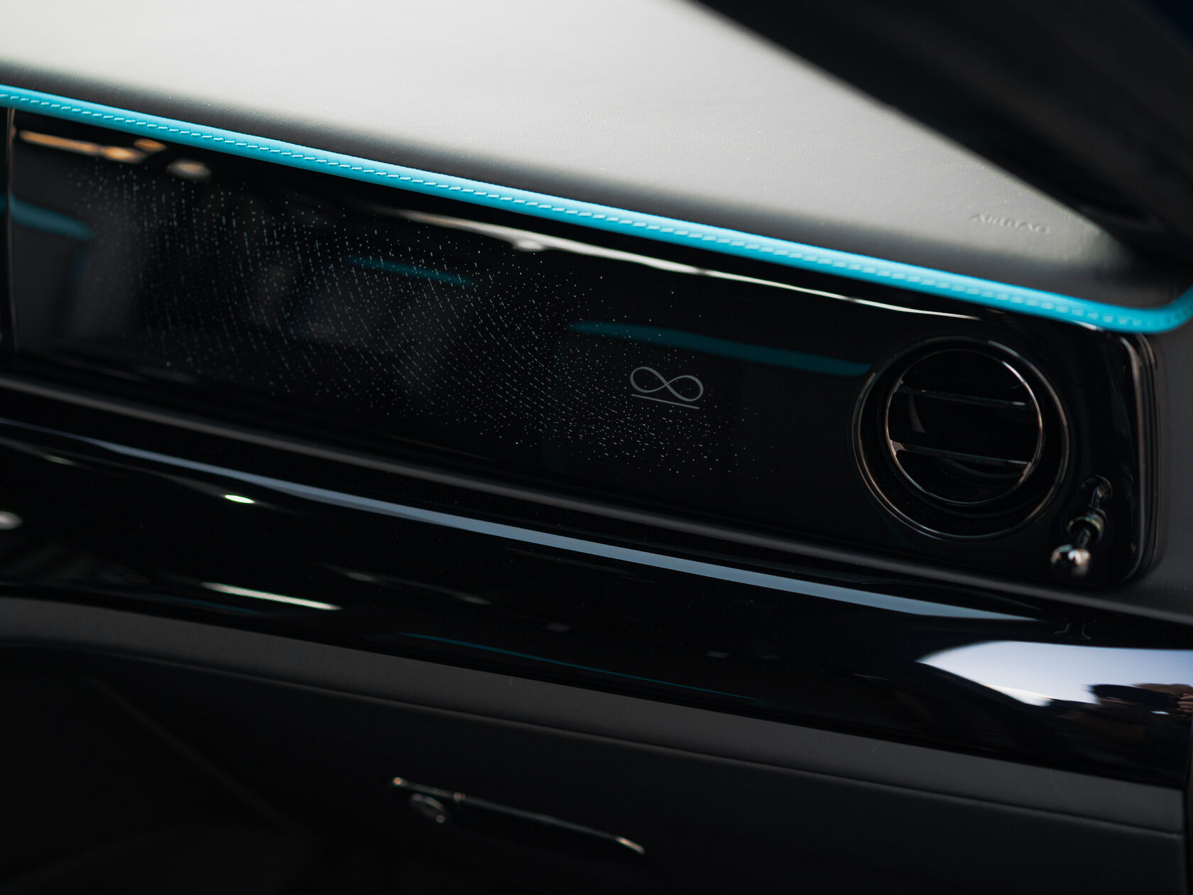 Rolls-Royce Ghost Black Badge Series II  <br>Mustique Blue 