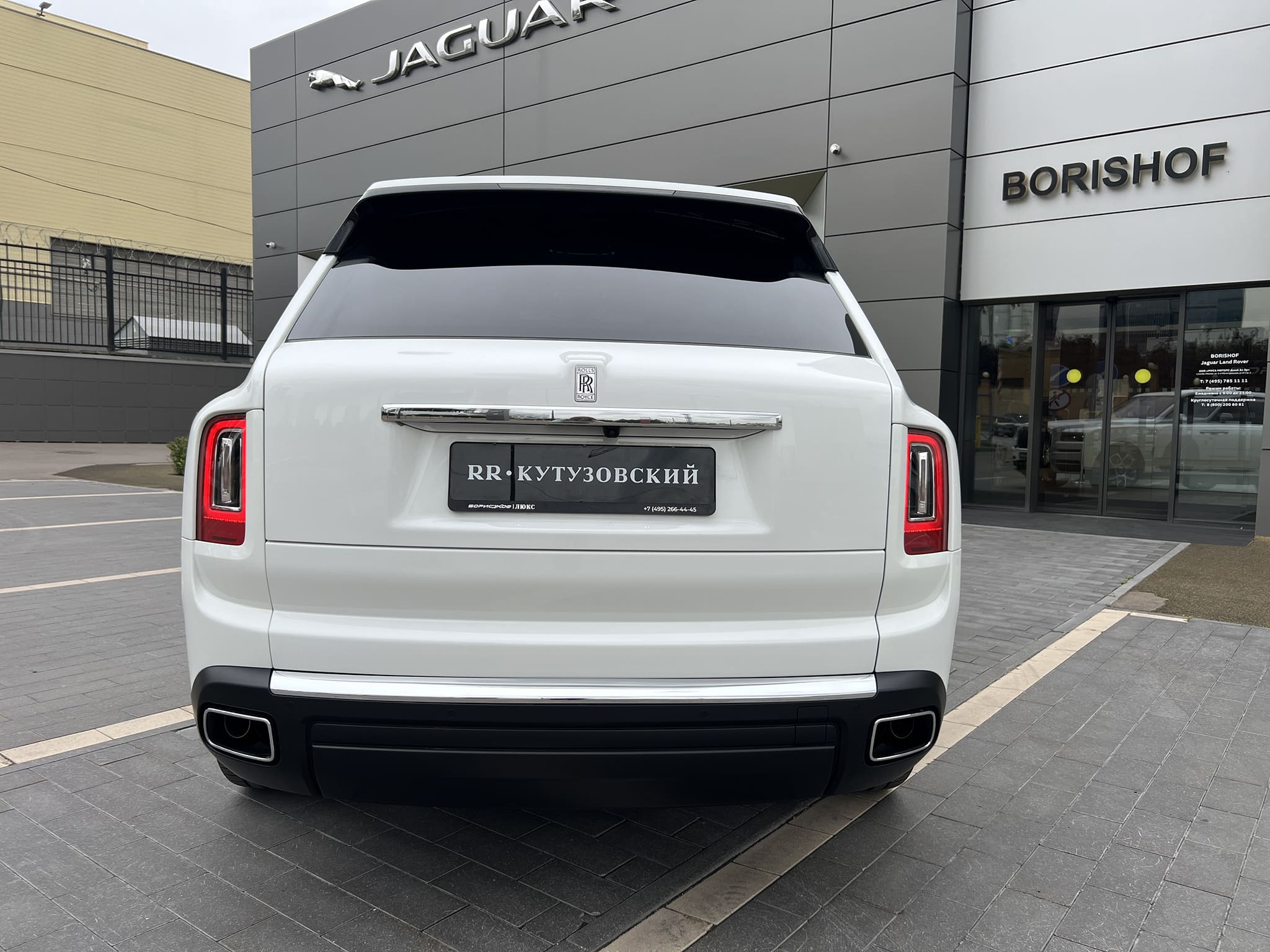 Rolls-Royce Cullinan 2019 год <br>Arctic White / Белый металлик