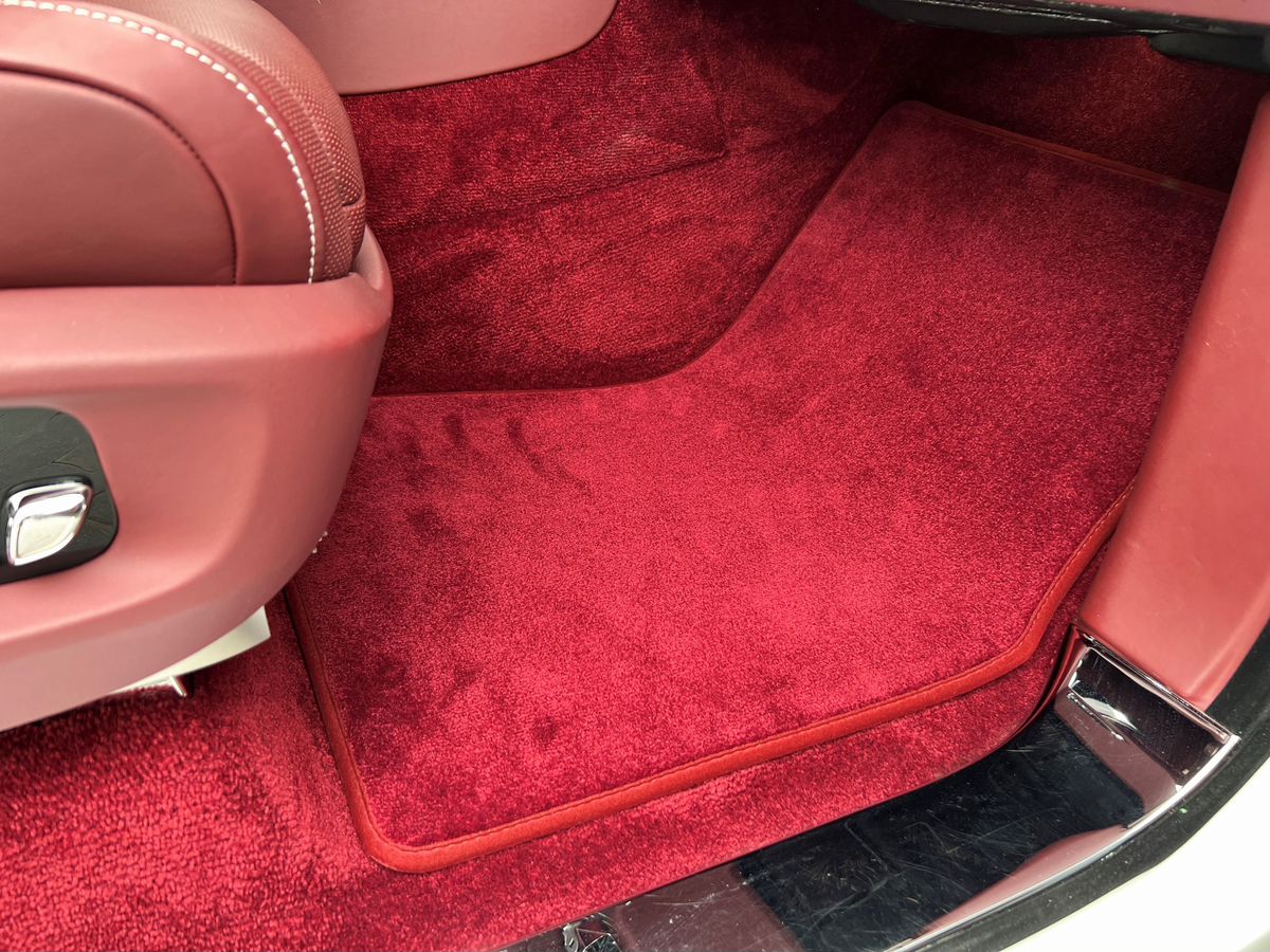 Rolls-Royce Cullinan  <br>Белый