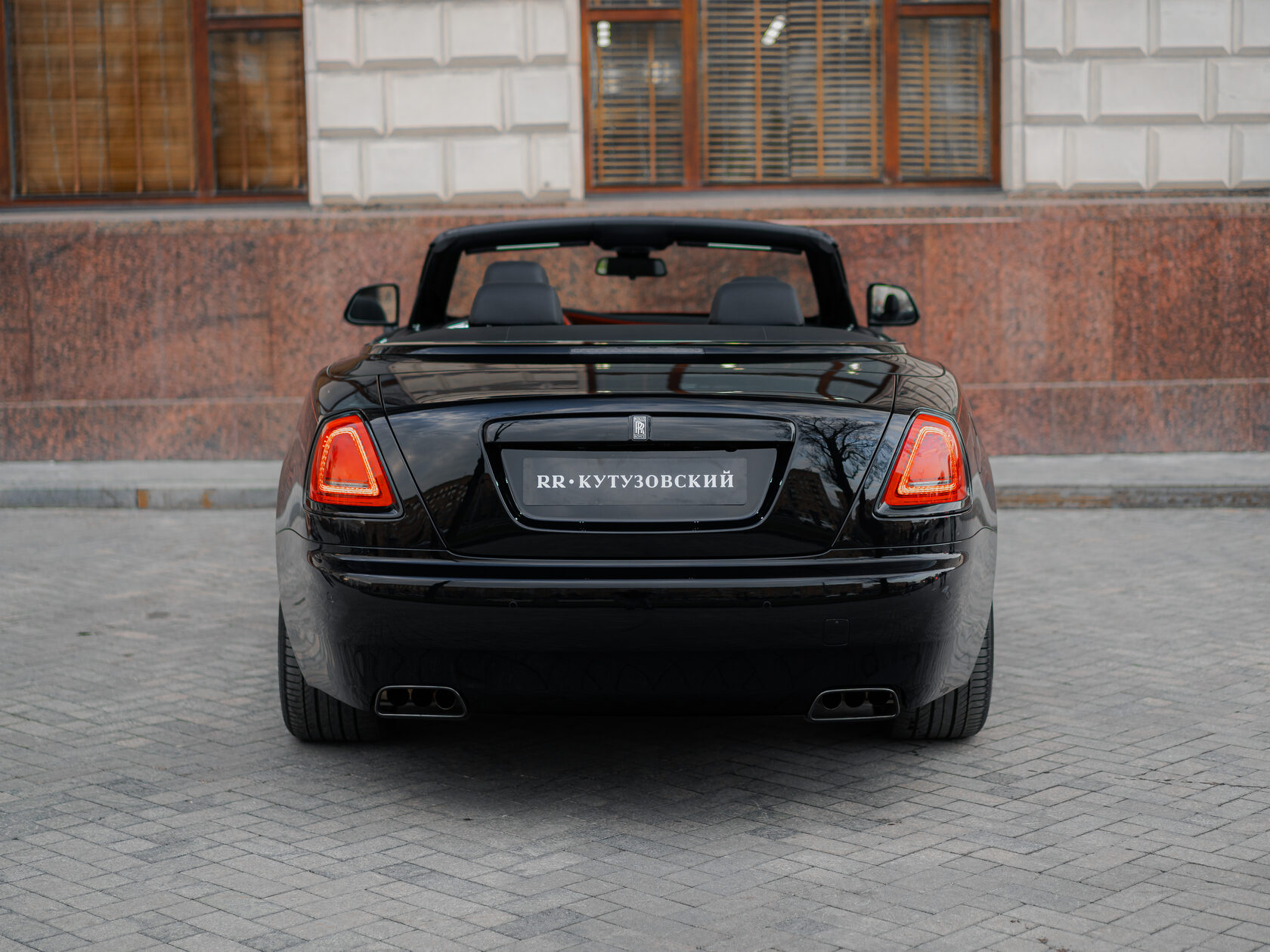 Rolls-Royce Black Badge Adamas  <br>Чёрный/Красный