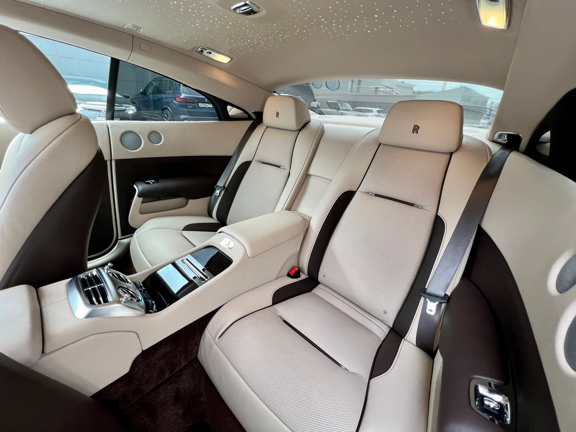 Rolls-Royce Wraith 2019 год <br>Petra Gold/ Smokey Quartz 