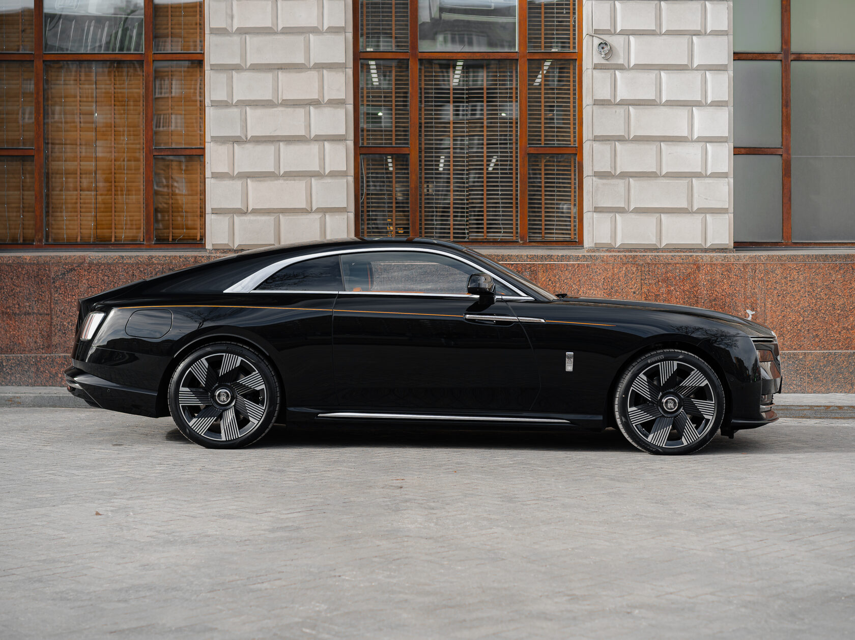 Rolls-Royce Spectre  <br>Diamond Black / Черный бриллиант