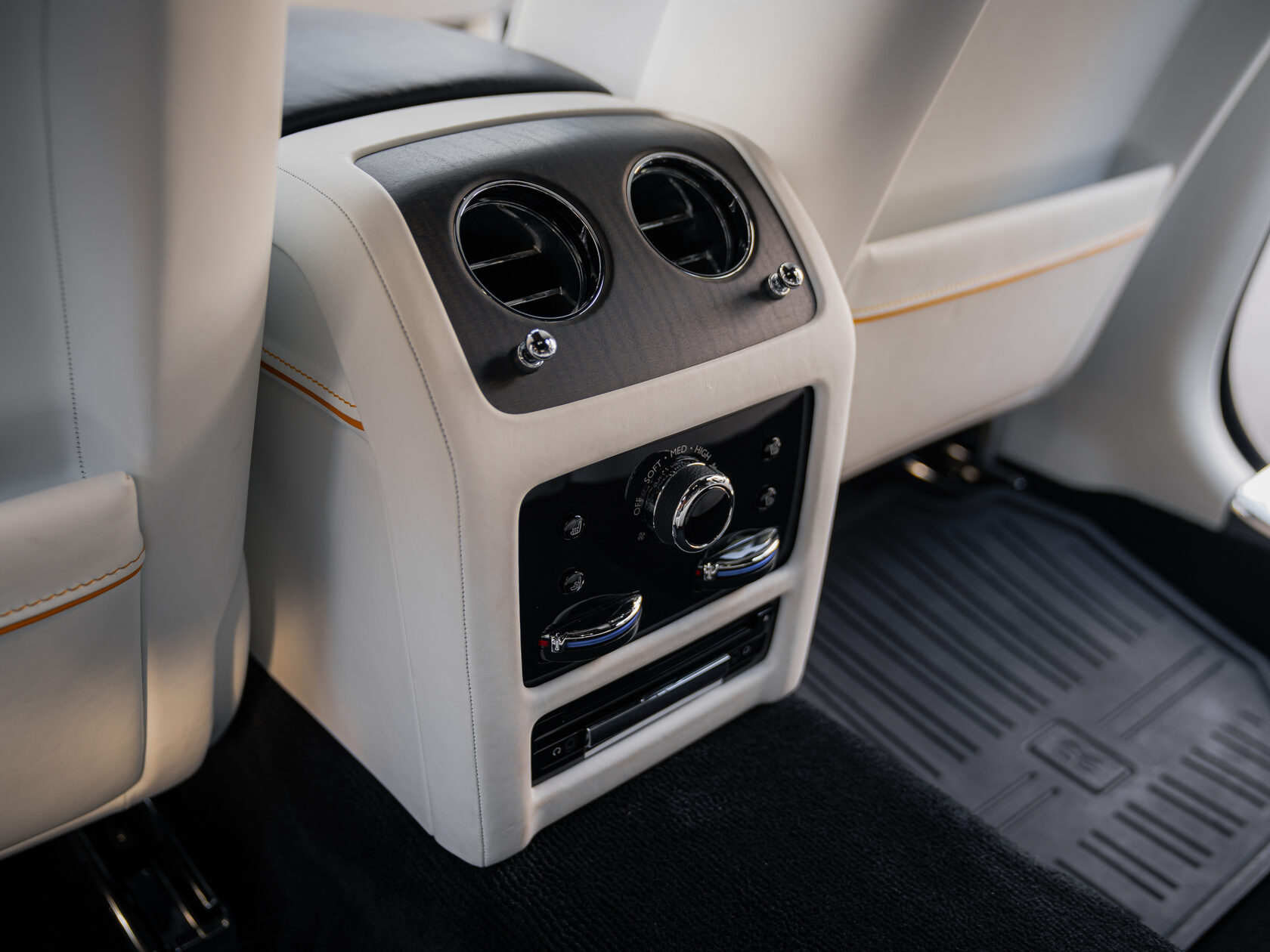 Rolls-Royce Ghost  <br>Diamond Black 