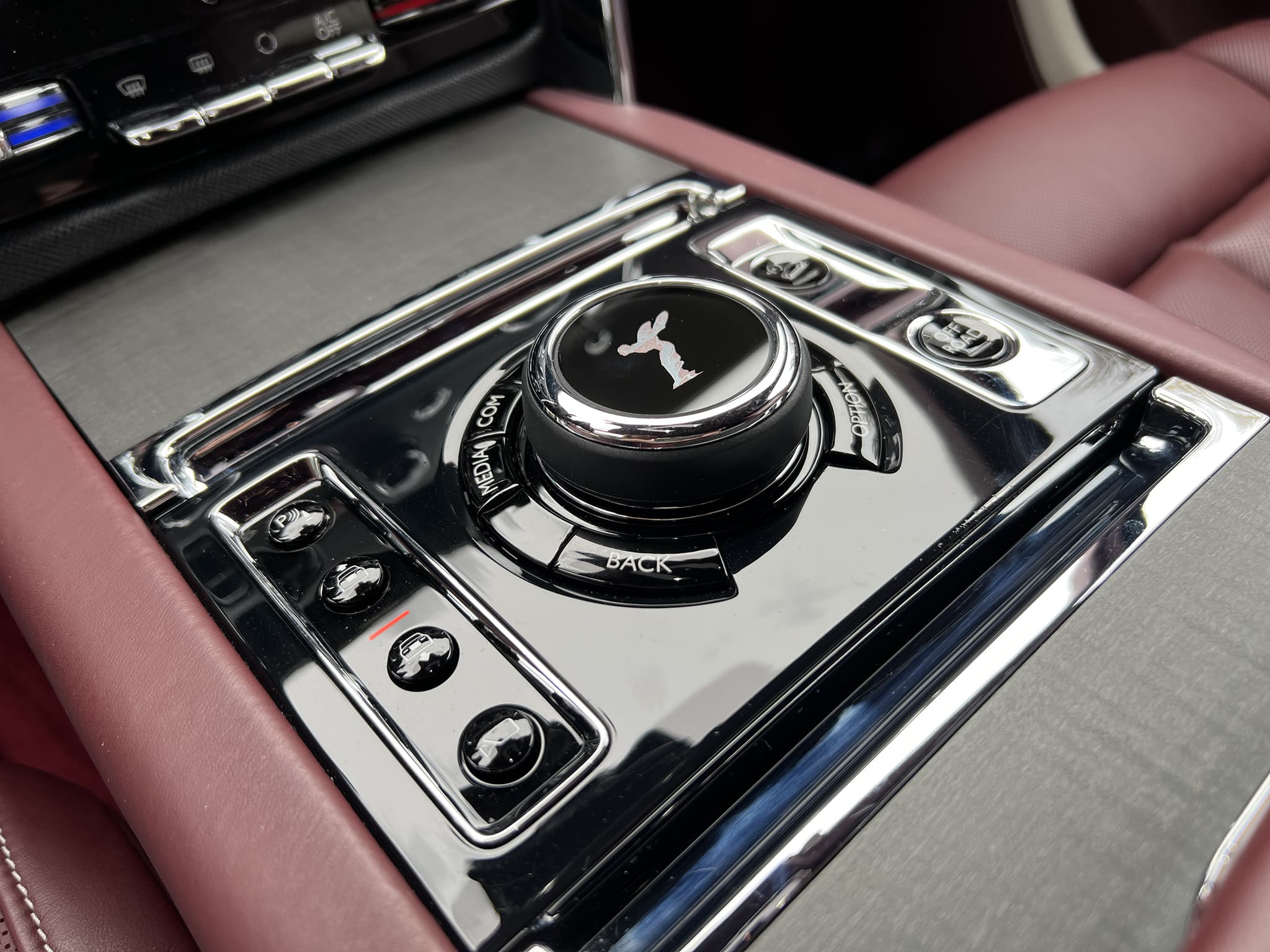 Rolls-Royce Cullinan 2019 год <br>Arctic White / Белый металлик