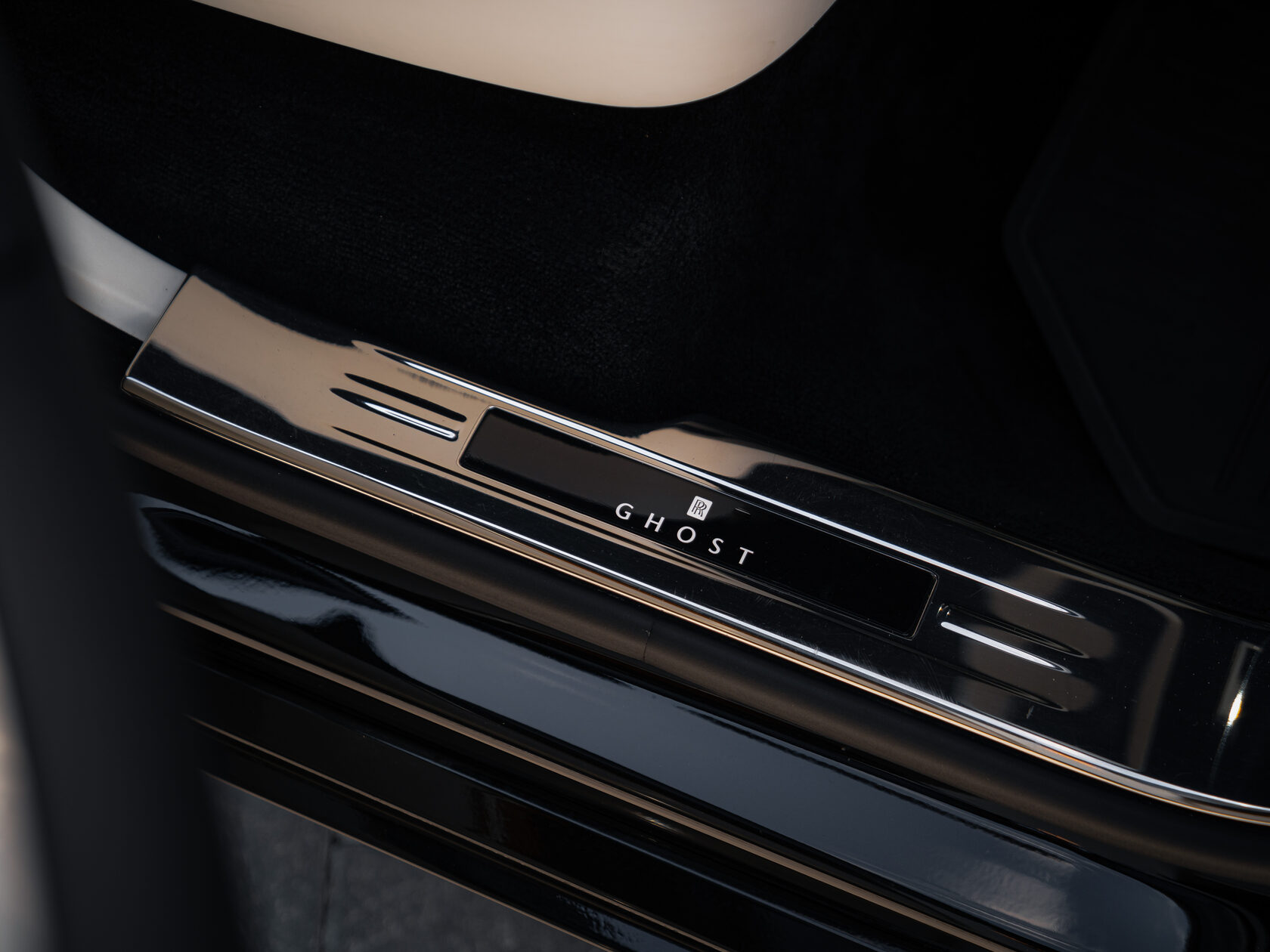 Rolls-Royce Ghost  <br>Diamond Black 