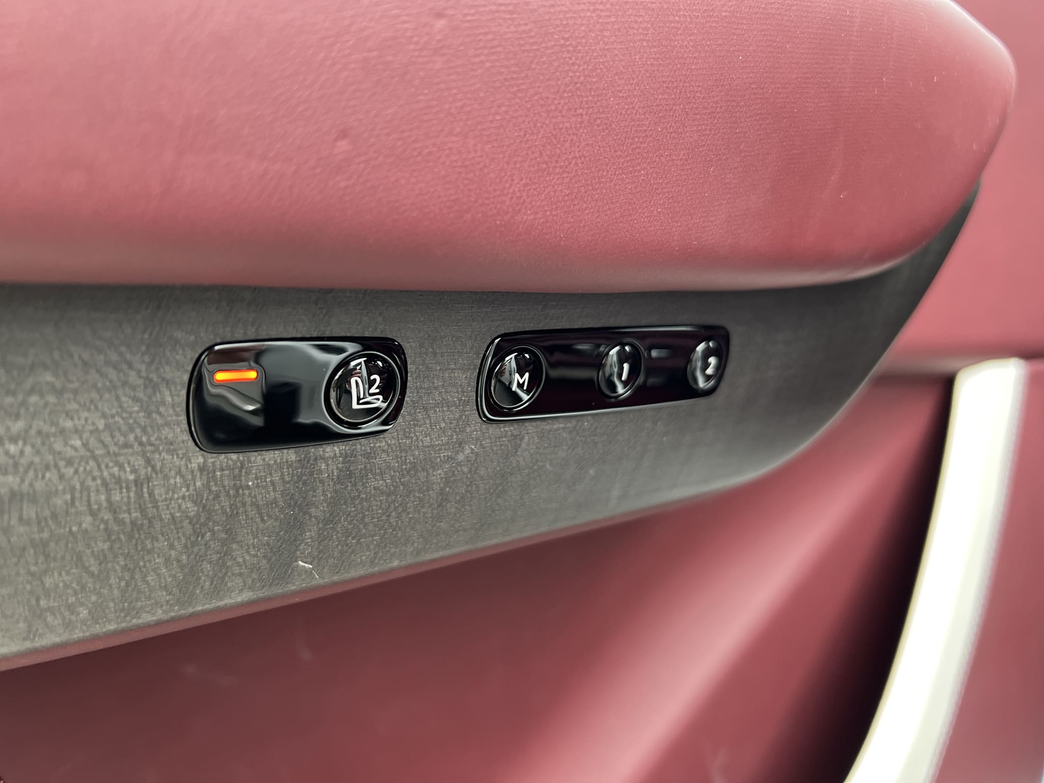 Rolls-Royce Cullinan 2019 год <br>Arctic White / Белый металлик