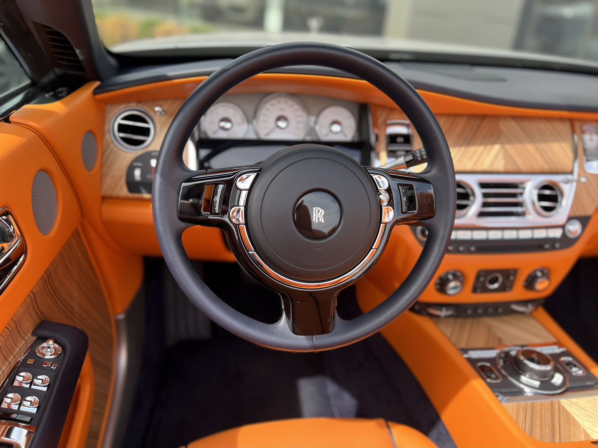 Rolls-Royce Dawn 2017 год <br>