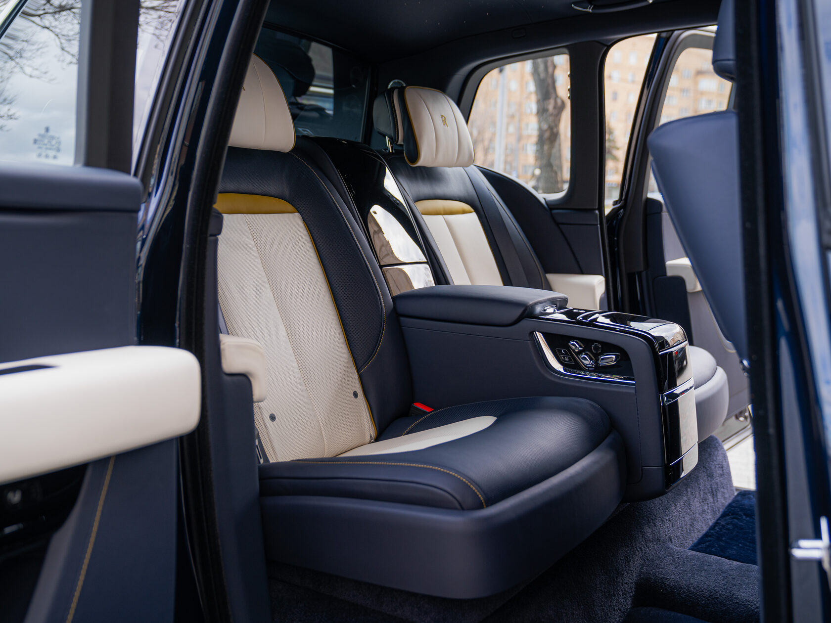 Rolls-Royce II Midnight Sapphire  <br>Midnight Sapphire 