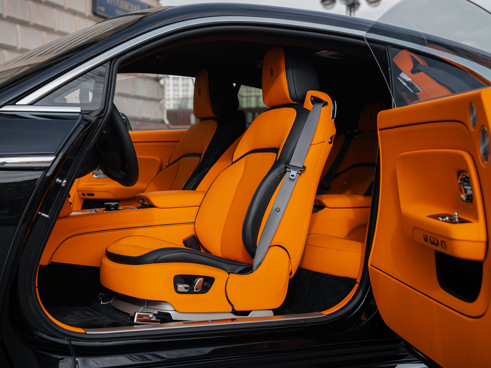 Rolls-Royce Spectre  <br>Diamond Black / Черный бриллиант