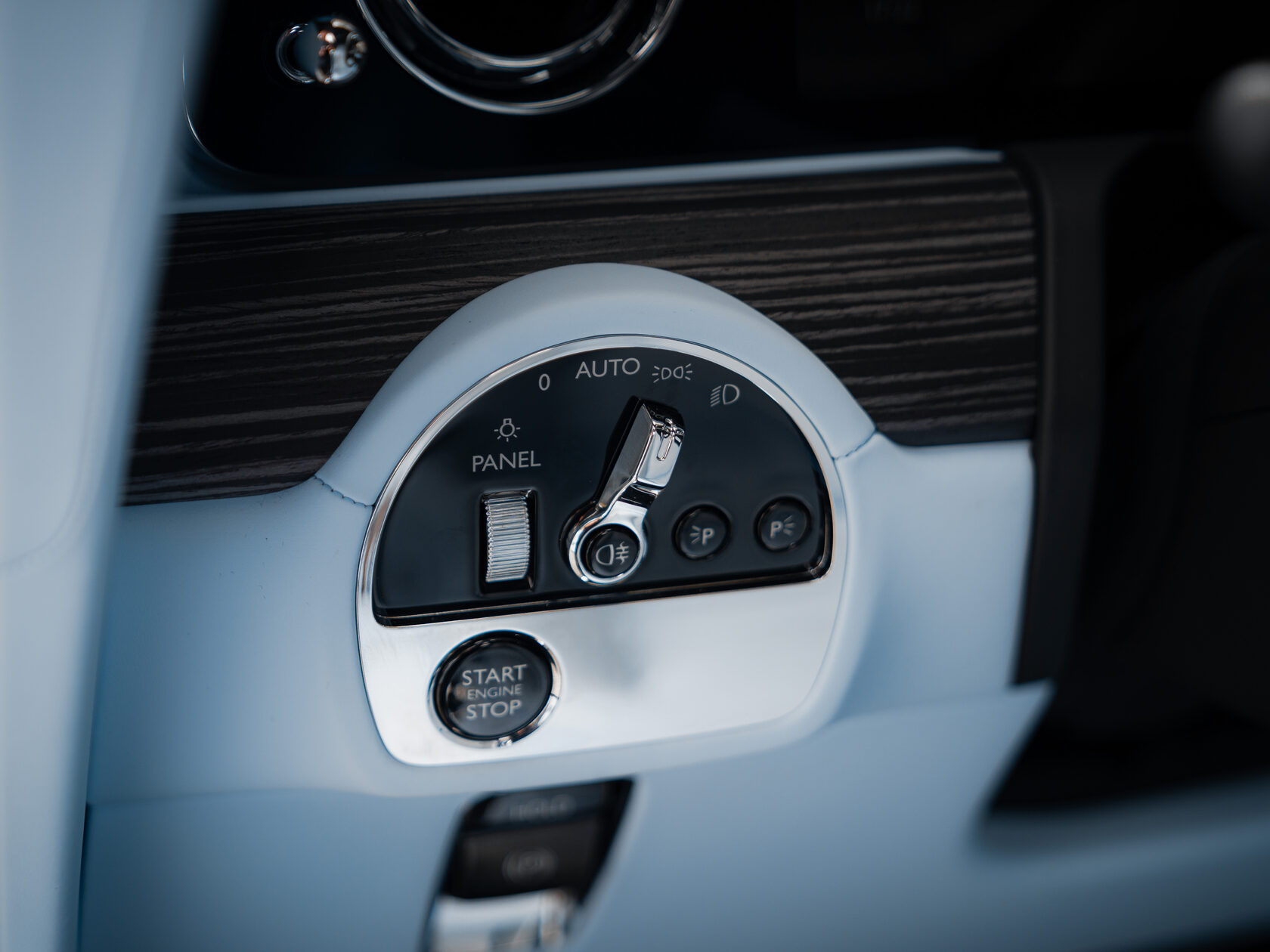Rolls-Royce Spectre  <br>Black Diamond/ Черный
