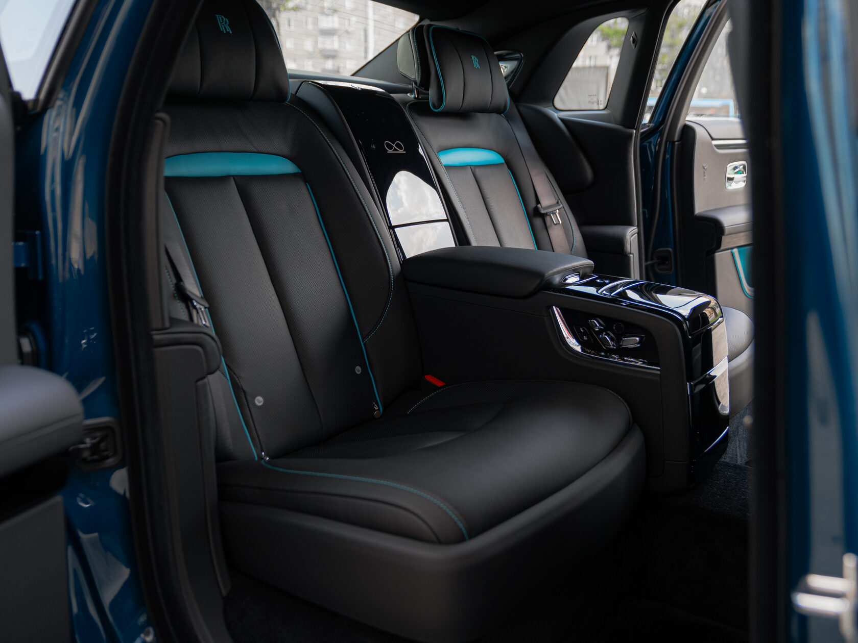 Rolls-Royce Ghost Black Badge Series II  <br>Mustique Blue 