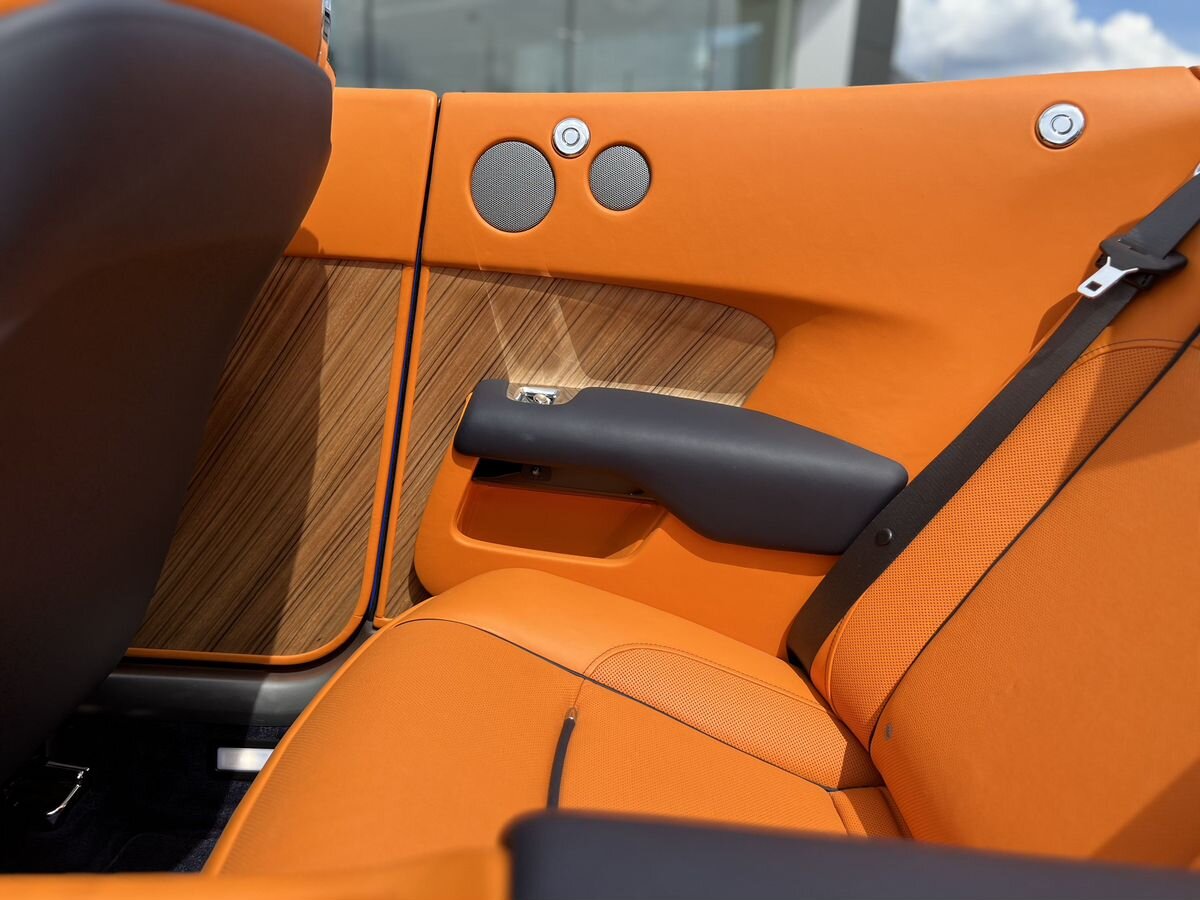 Rolls-Royce Dawn 2017 год <br>