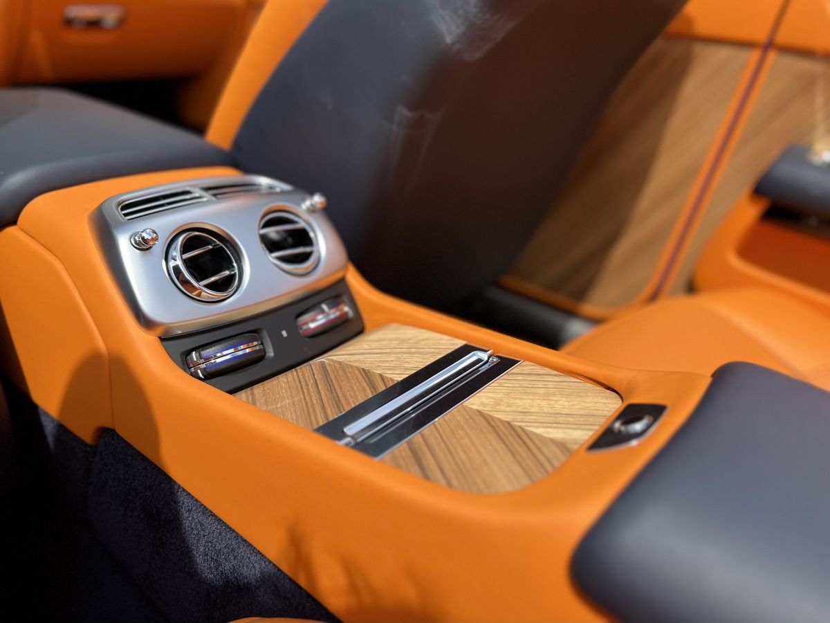 Rolls-Royce Dawn 2017 год <br>