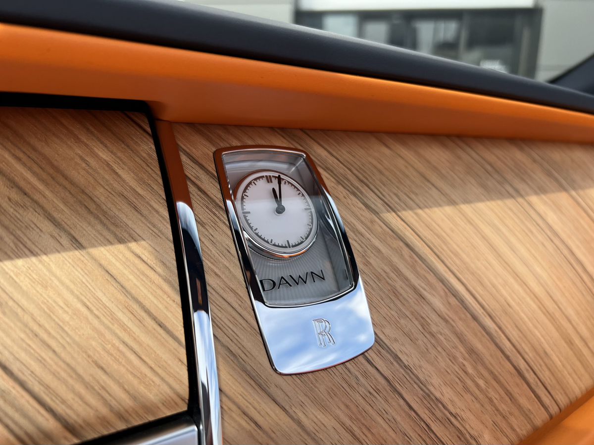 Rolls-Royce Dawn 2017 год <br>