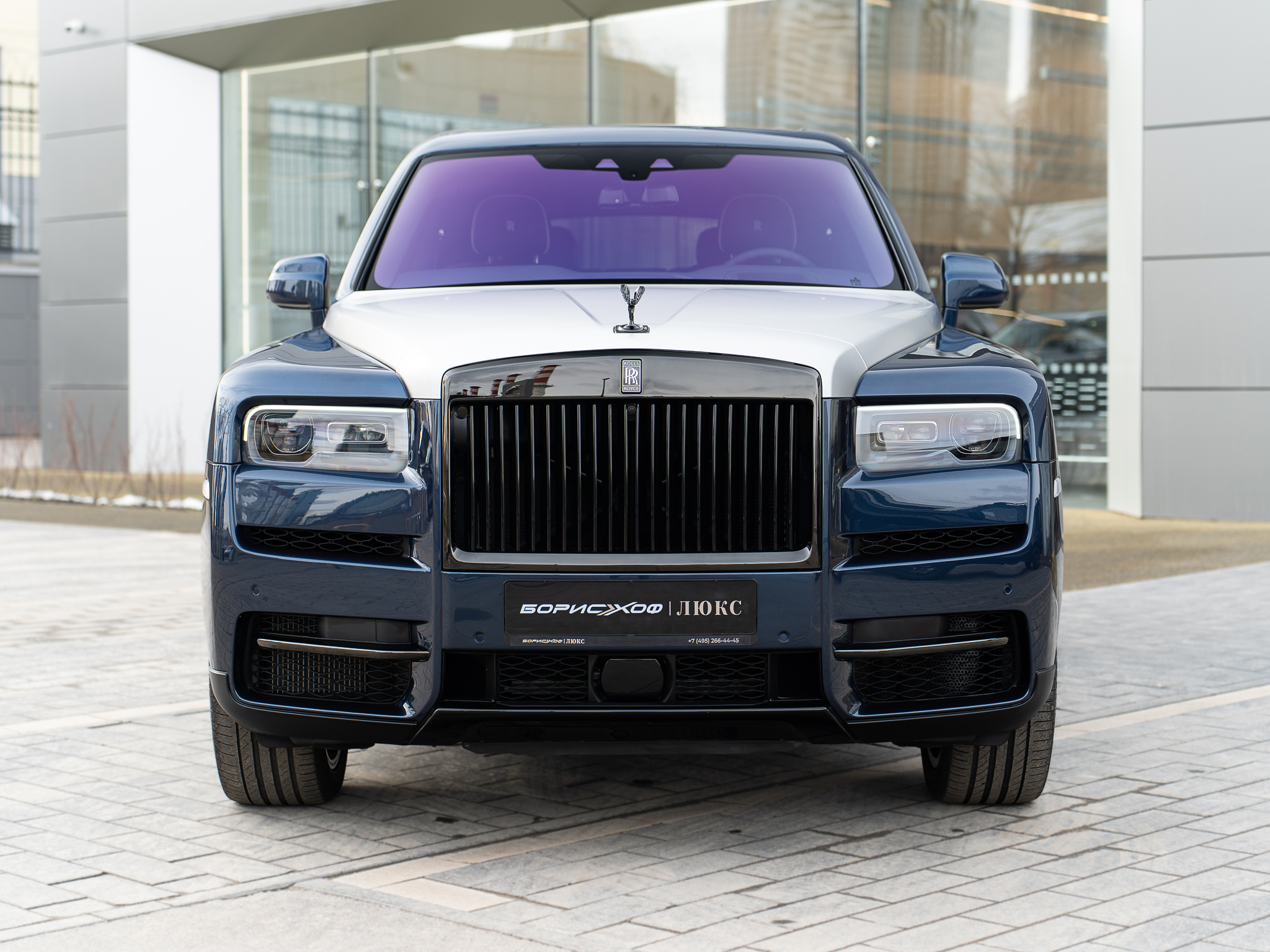 Rolls-Royce Cullinan Black Badge 2021 год <br>Темно-синий Maiden Blue Metallic Commissioned Collection