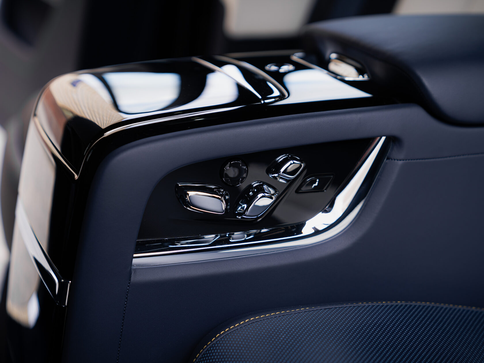Rolls-Royce II Midnight Sapphire  <br>Midnight Sapphire 