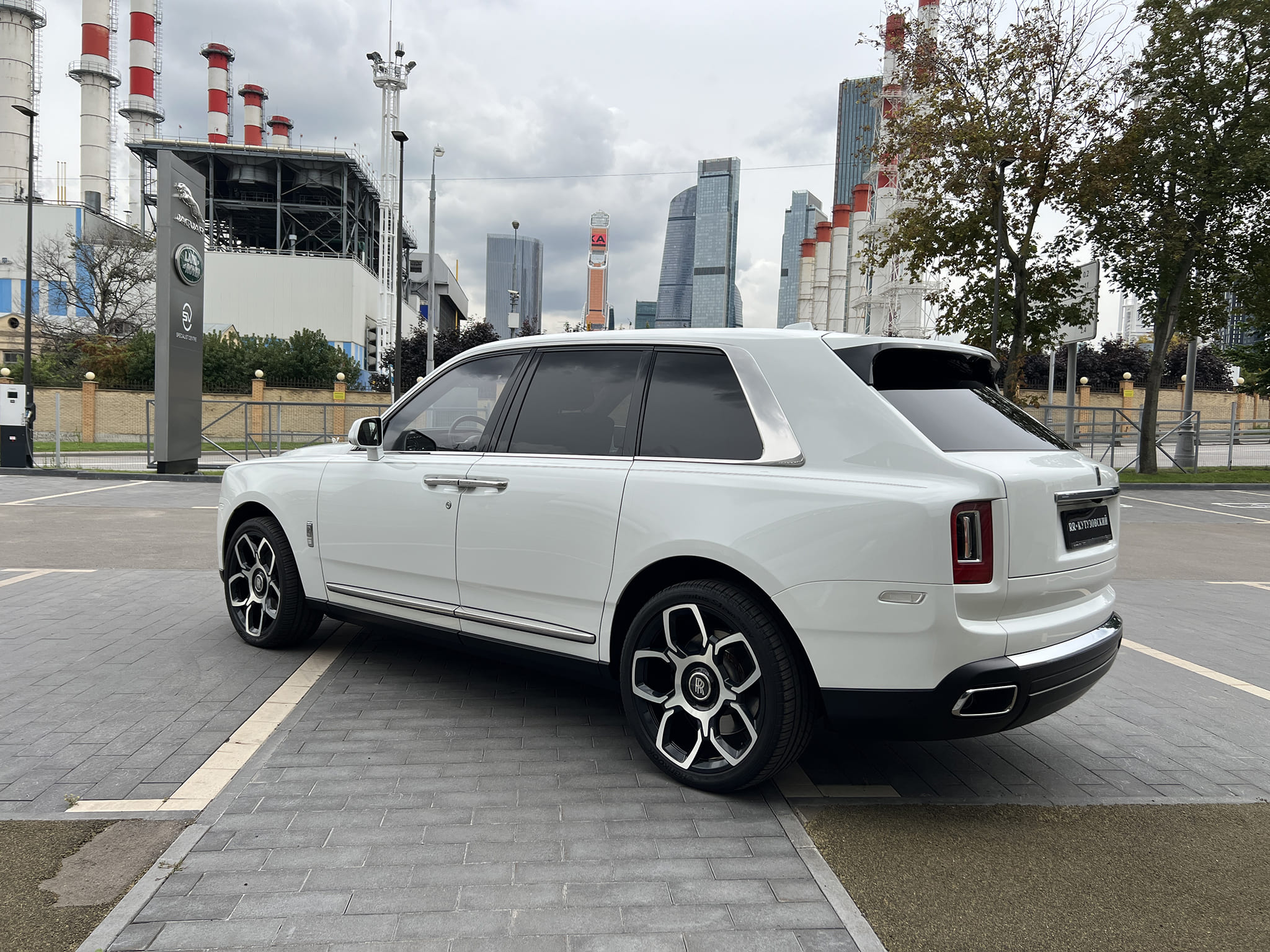 Rolls-Royce Cullinan 2019 год <br>Arctic White / Белый металлик