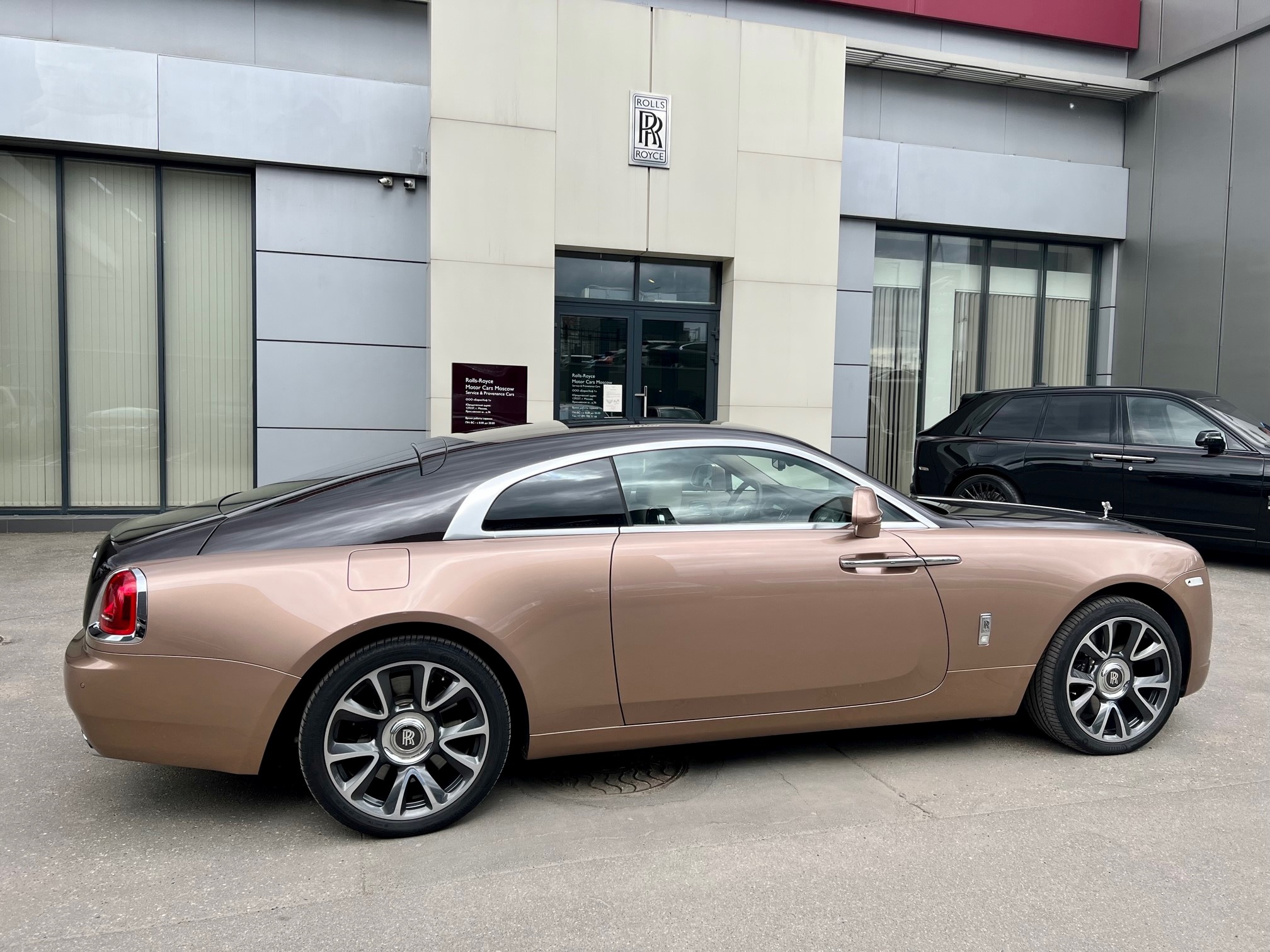 Rolls-Royce Wraith 2019 год <br>Petra Gold/ Smokey Quartz 