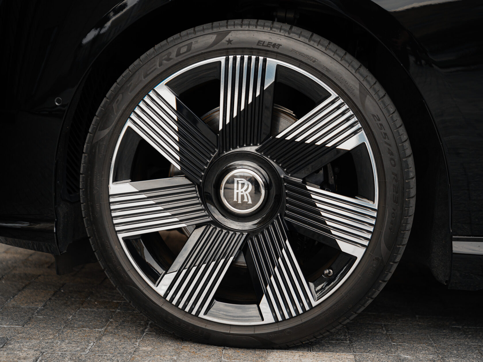Rolls-Royce Spectre  <br>Black Diamond/ Черный