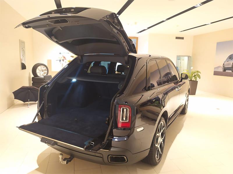 Rolls-Royce Cullinan Black Badge 2020 год <br>Midnight Sapphire 