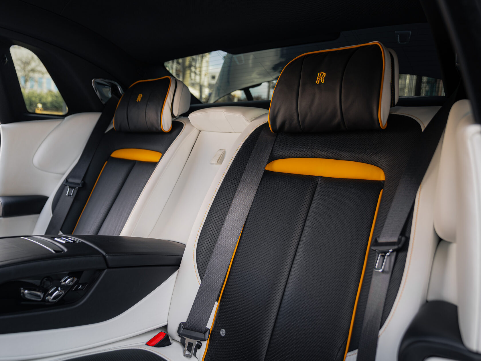 Rolls-Royce Ghost  <br>Diamond Black 