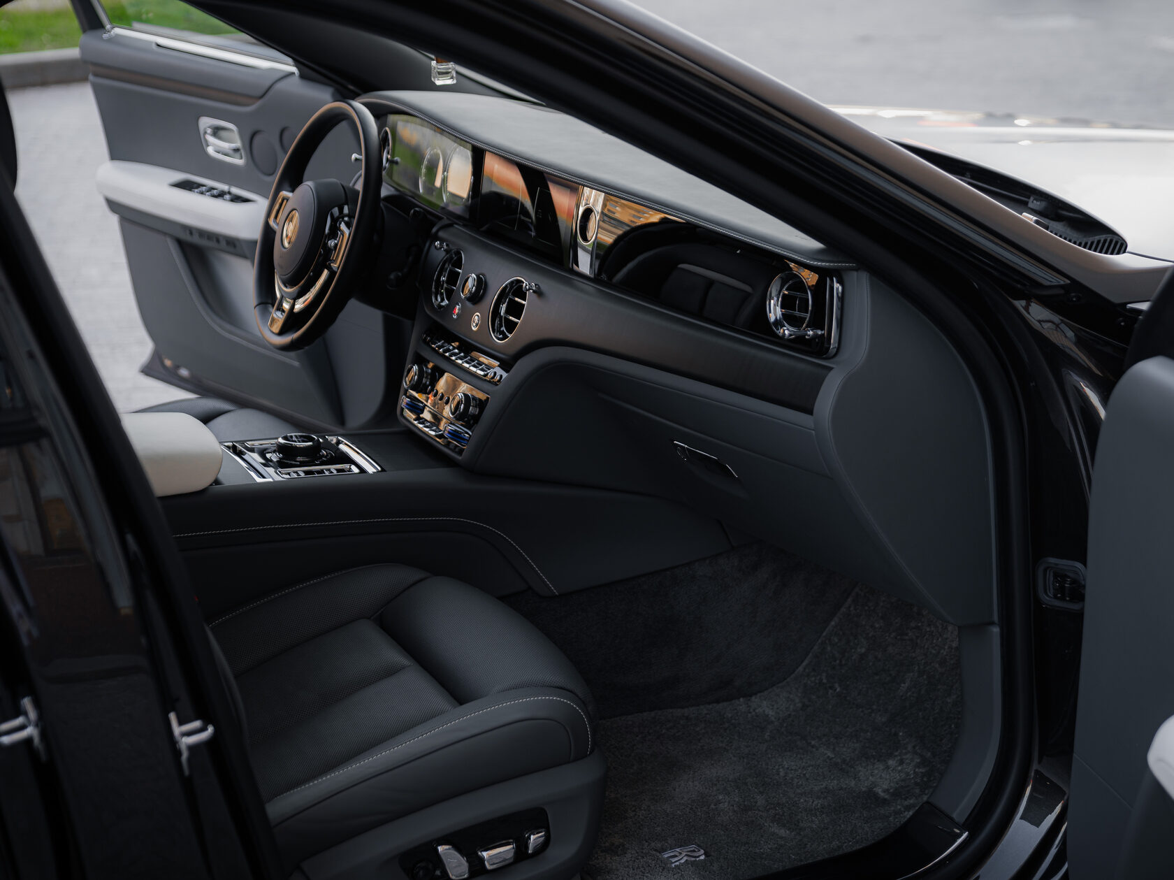 Rolls-Royce Ghost EXTENDED  <br>Graphite 