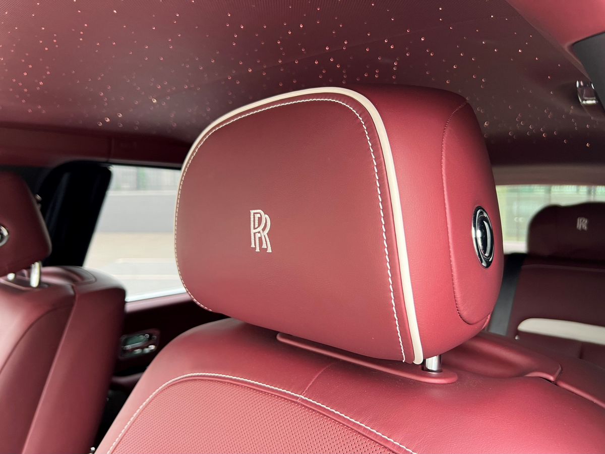 Rolls-Royce Cullinan  <br>Белый