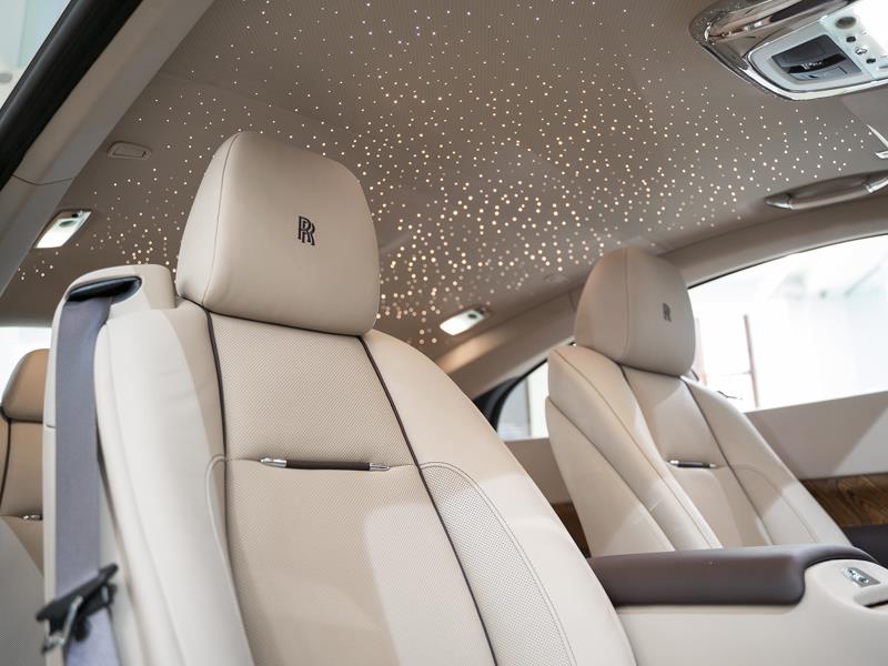 Rolls-Royce Wraith 2019 год <br>Smokey Quartz / White Sands 