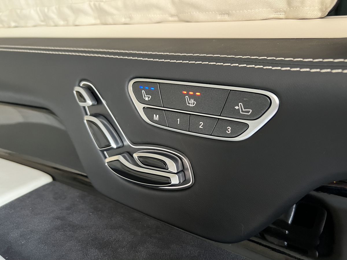 Rolls-Royce V-Класс  <br>Черный