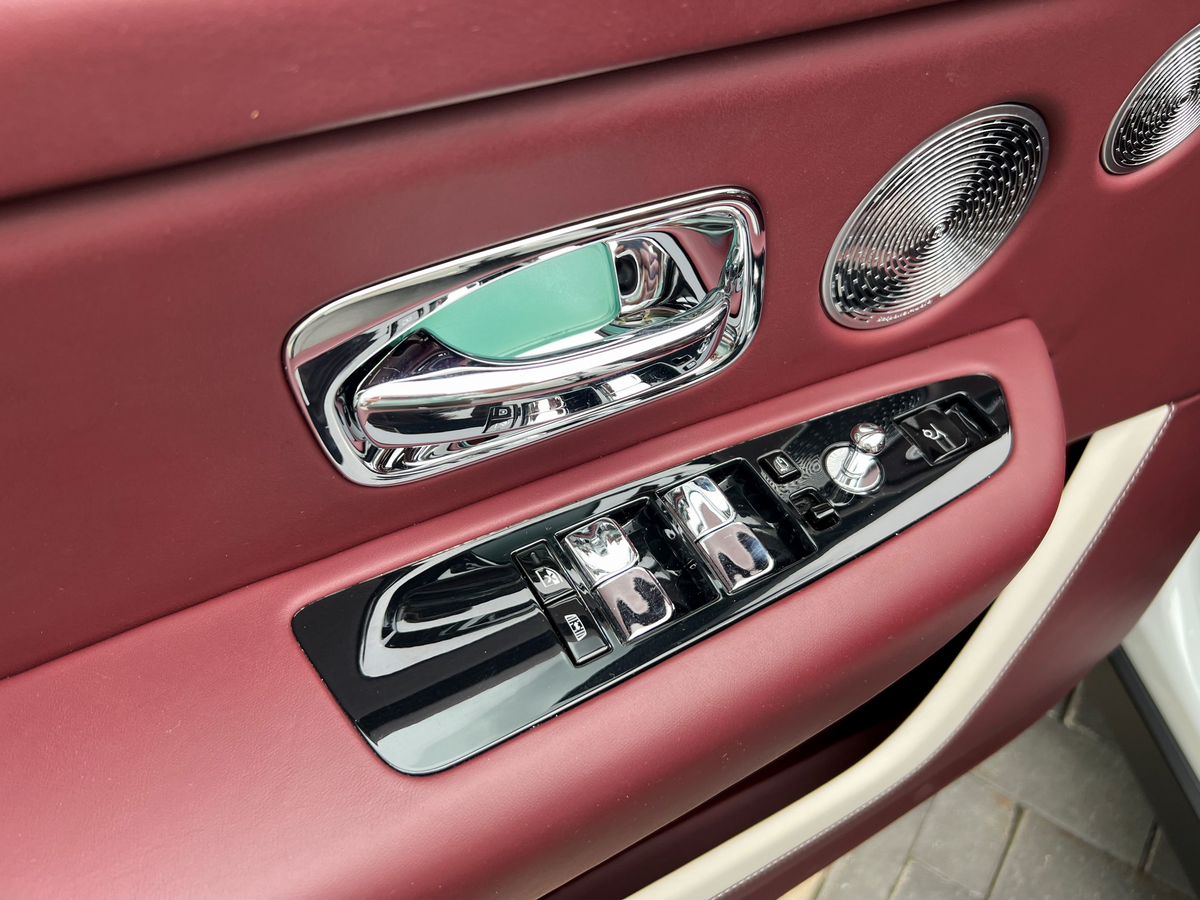 Rolls-Royce Cullinan  <br>Белый