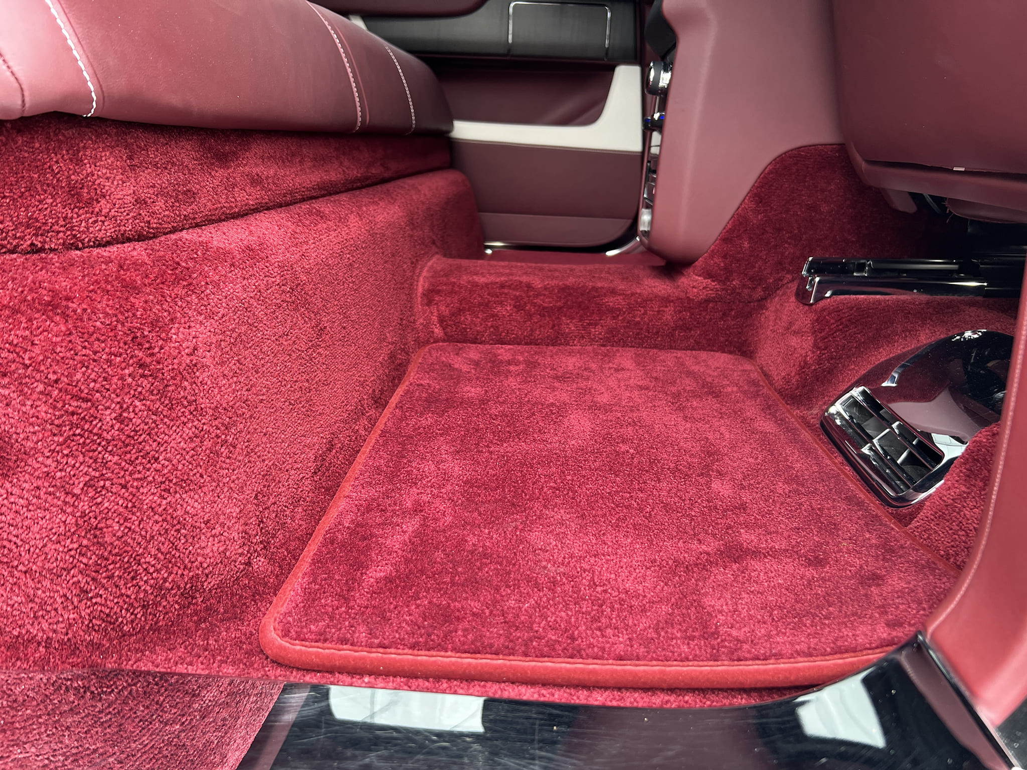 Rolls-Royce Cullinan 2019 год <br>Arctic White / Белый металлик