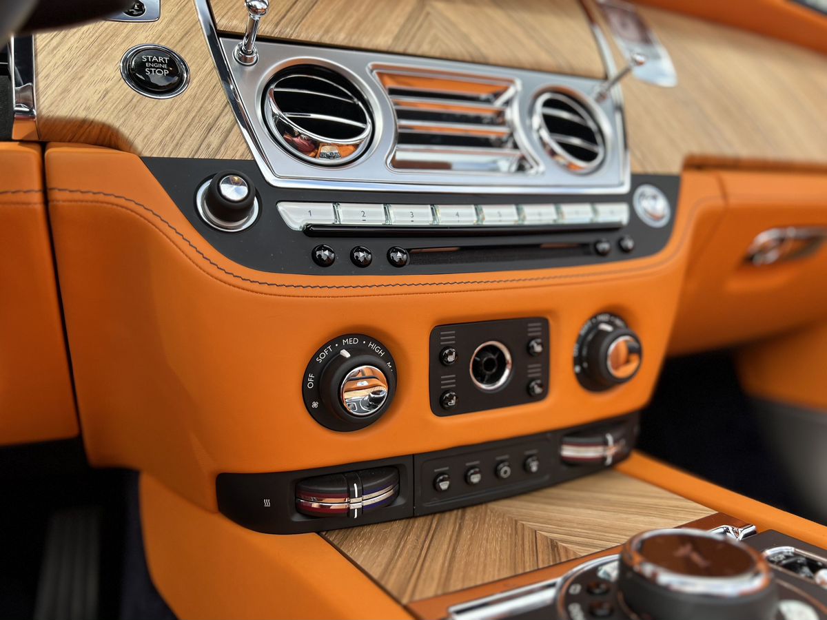 Rolls-Royce Dawn 2017 год <br>