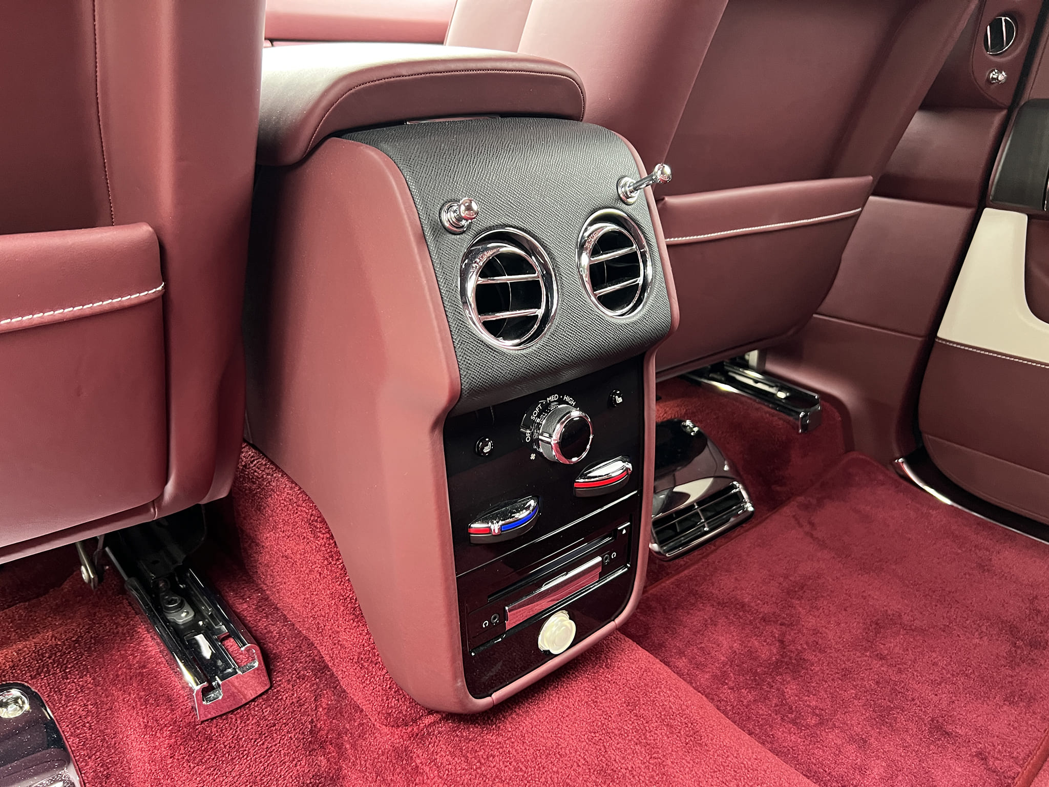 Rolls-Royce Cullinan 2019 год <br>Arctic White / Белый металлик