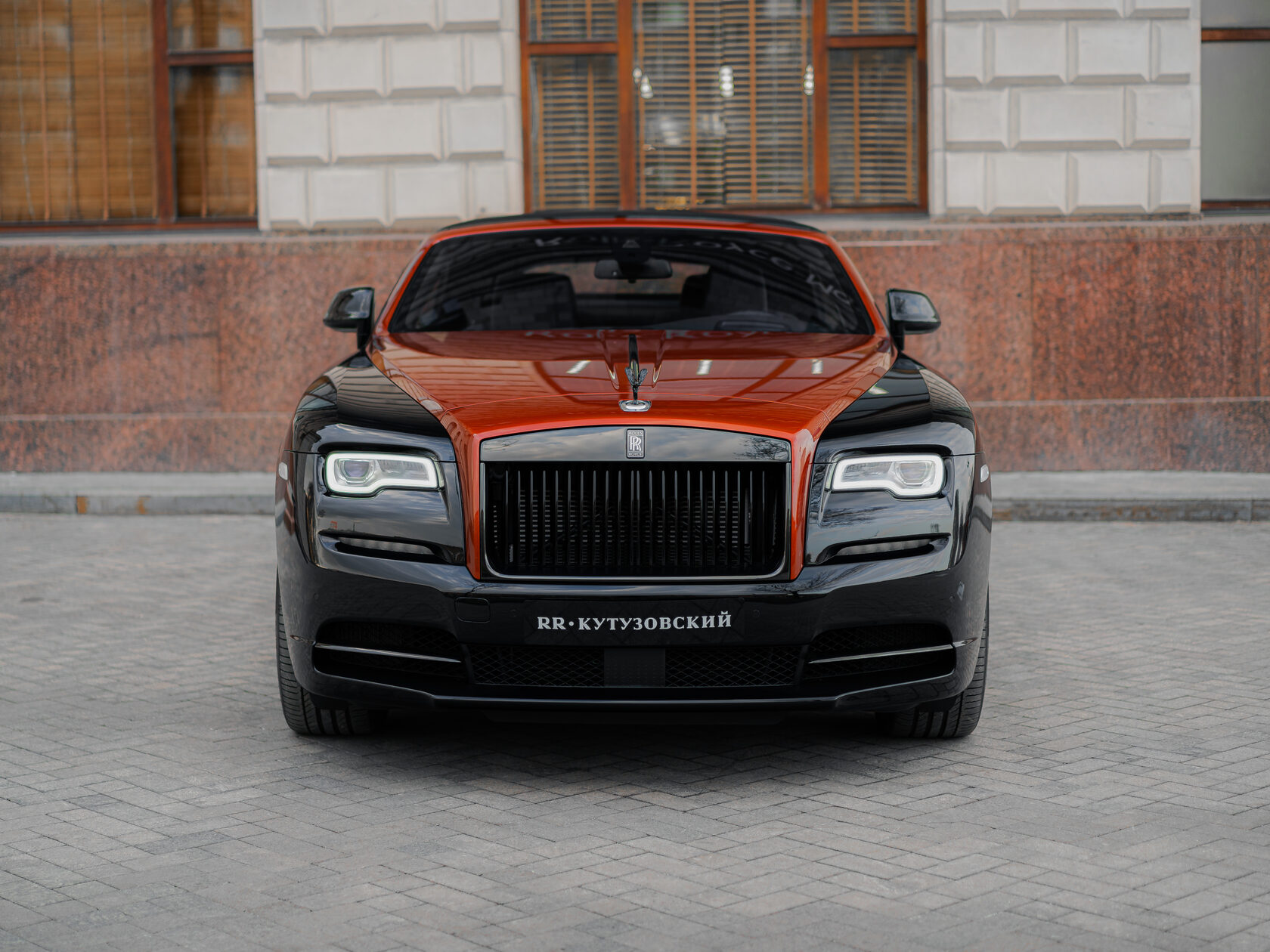 Rolls-Royce Black Badge Adamas  <br>Чёрный/Красный
