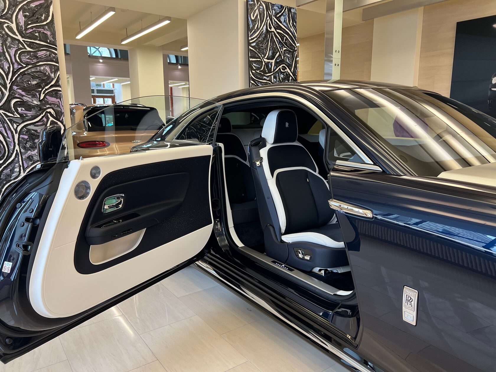 Rolls-Royce Spectre  <br>Midnight Sapphire 