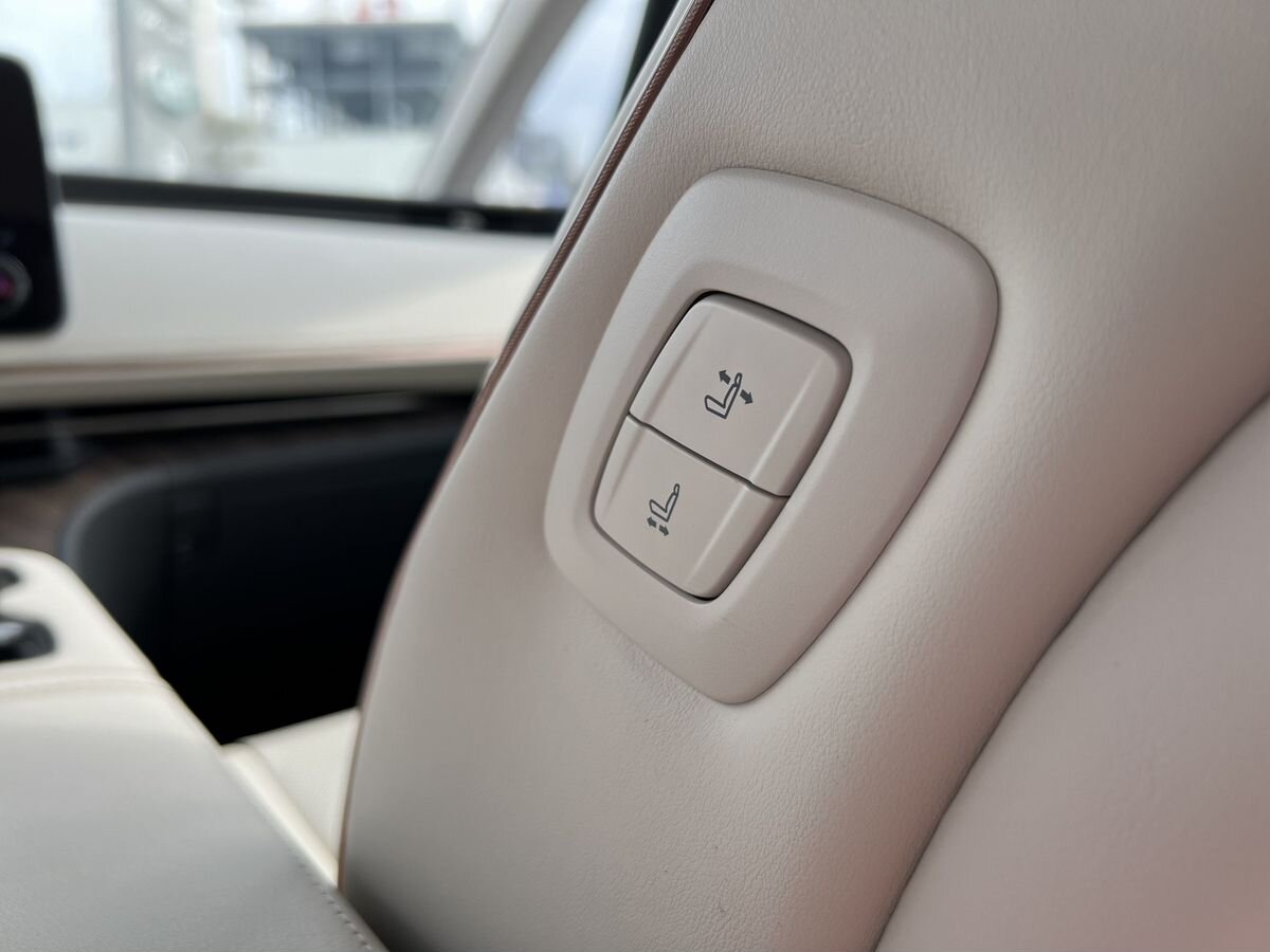 Rolls-Royce LM 2023 год <br>