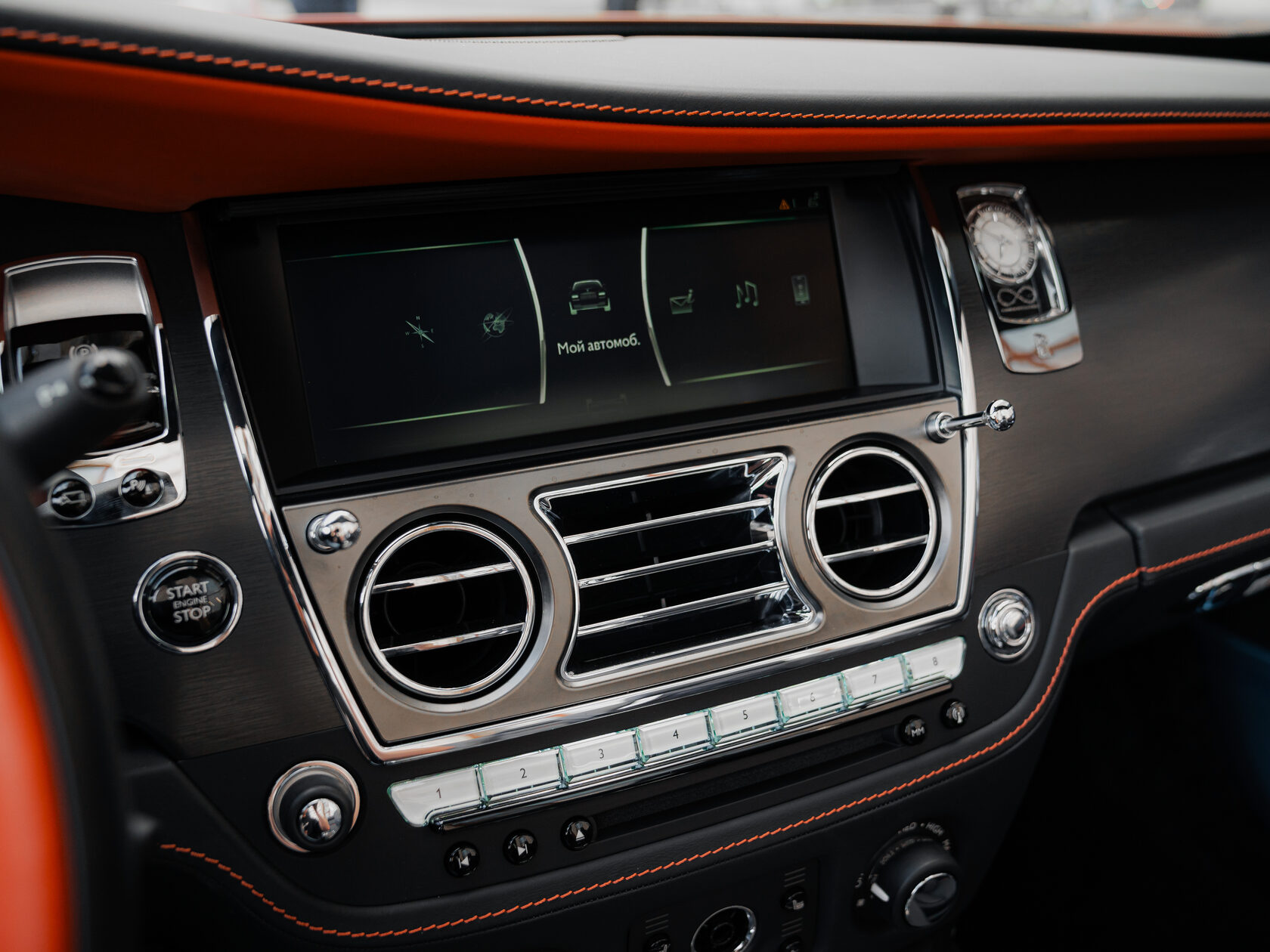 Rolls-Royce Black Badge Adamas  <br>Чёрный/Красный