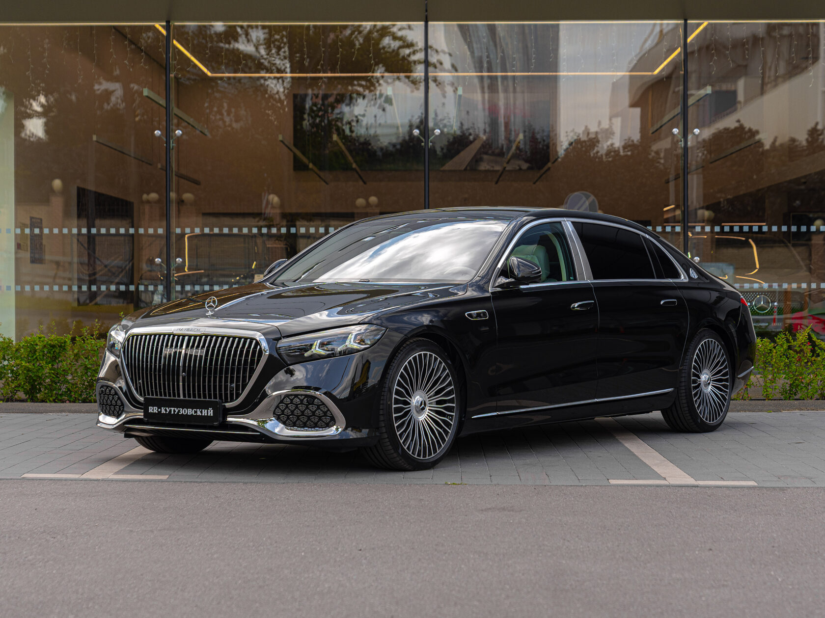 Rolls-Royce Maybach S 580 II  <br>черный обсидиан с покрытием металлик 