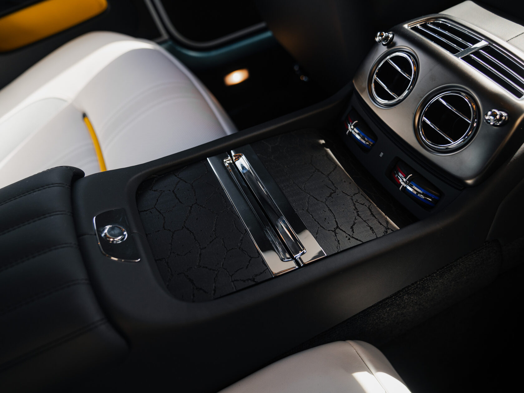 Rolls-Royce Wraith Black Badge Landspeed Collection  <br>Черный/ Небесноголубой