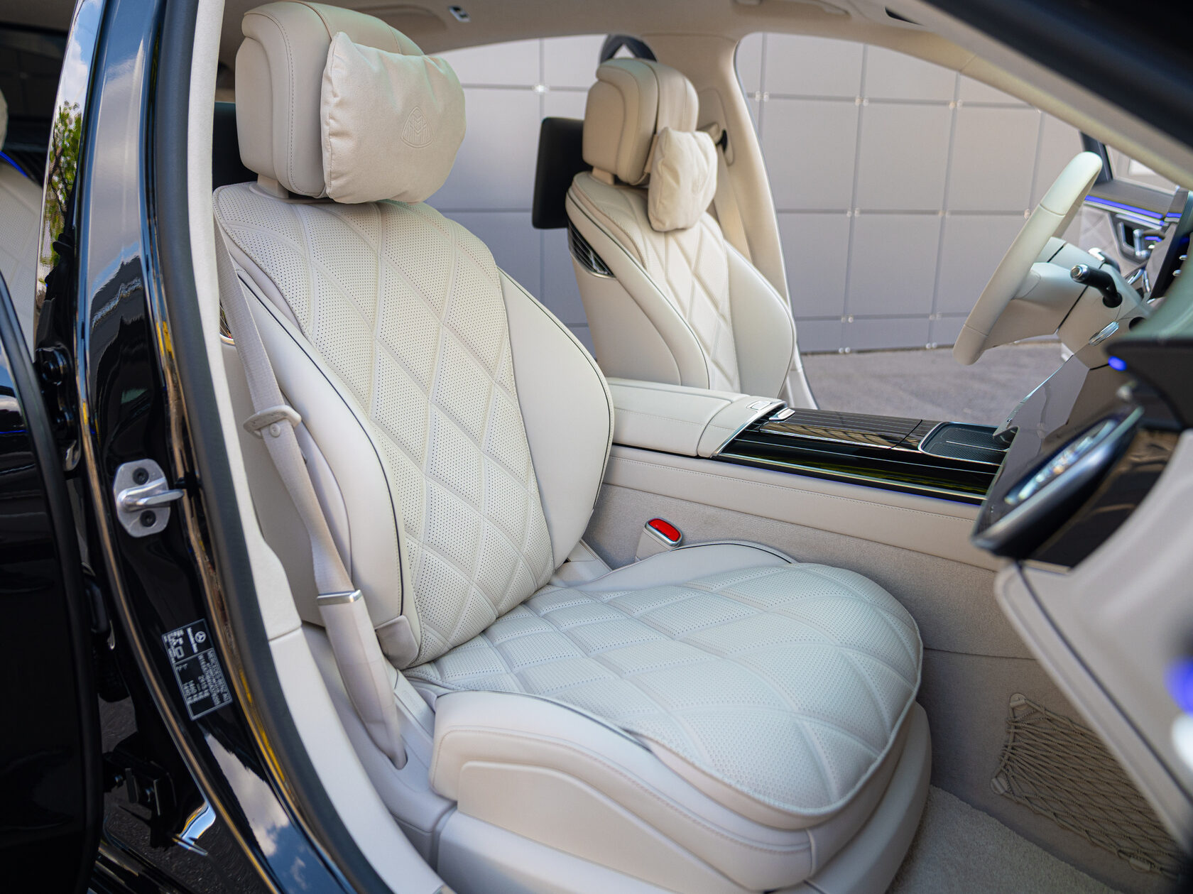 Rolls-Royce Maybach S 580 II  <br>черный обсидиан с покрытием металлик 