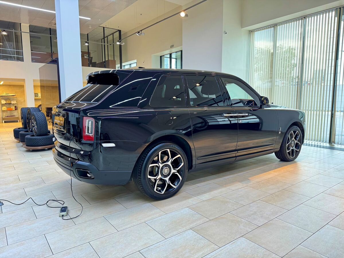 Rolls-Royce Cullinan  <br>Черный