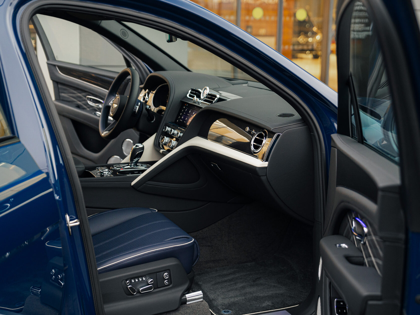 Rolls-Royce Bentayga EWB I Рестайлинг  <br>Синий